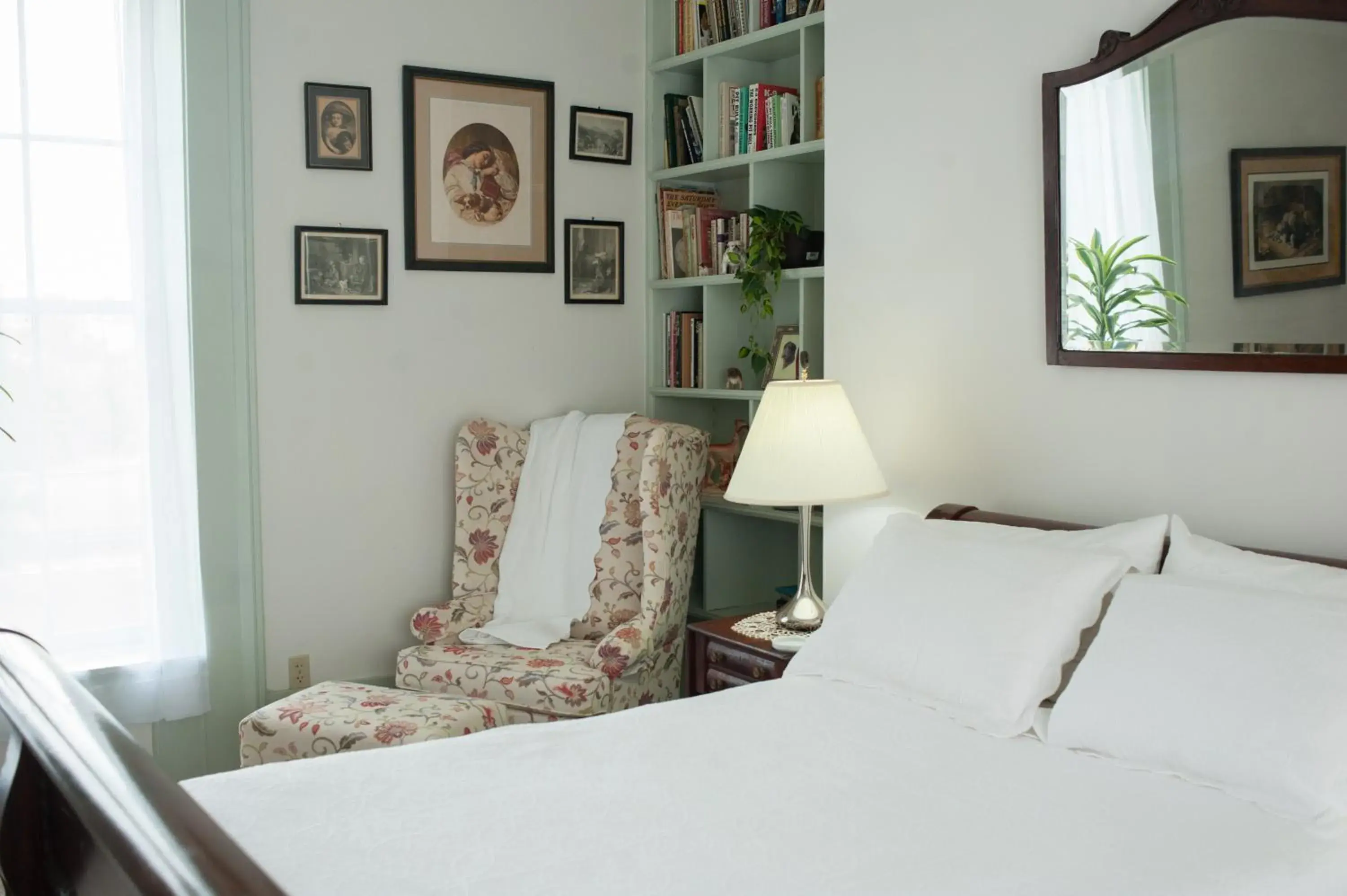 Deluxe Double Room with Bath in The Denny House Deluxe Double Room with Bath in The Denny House