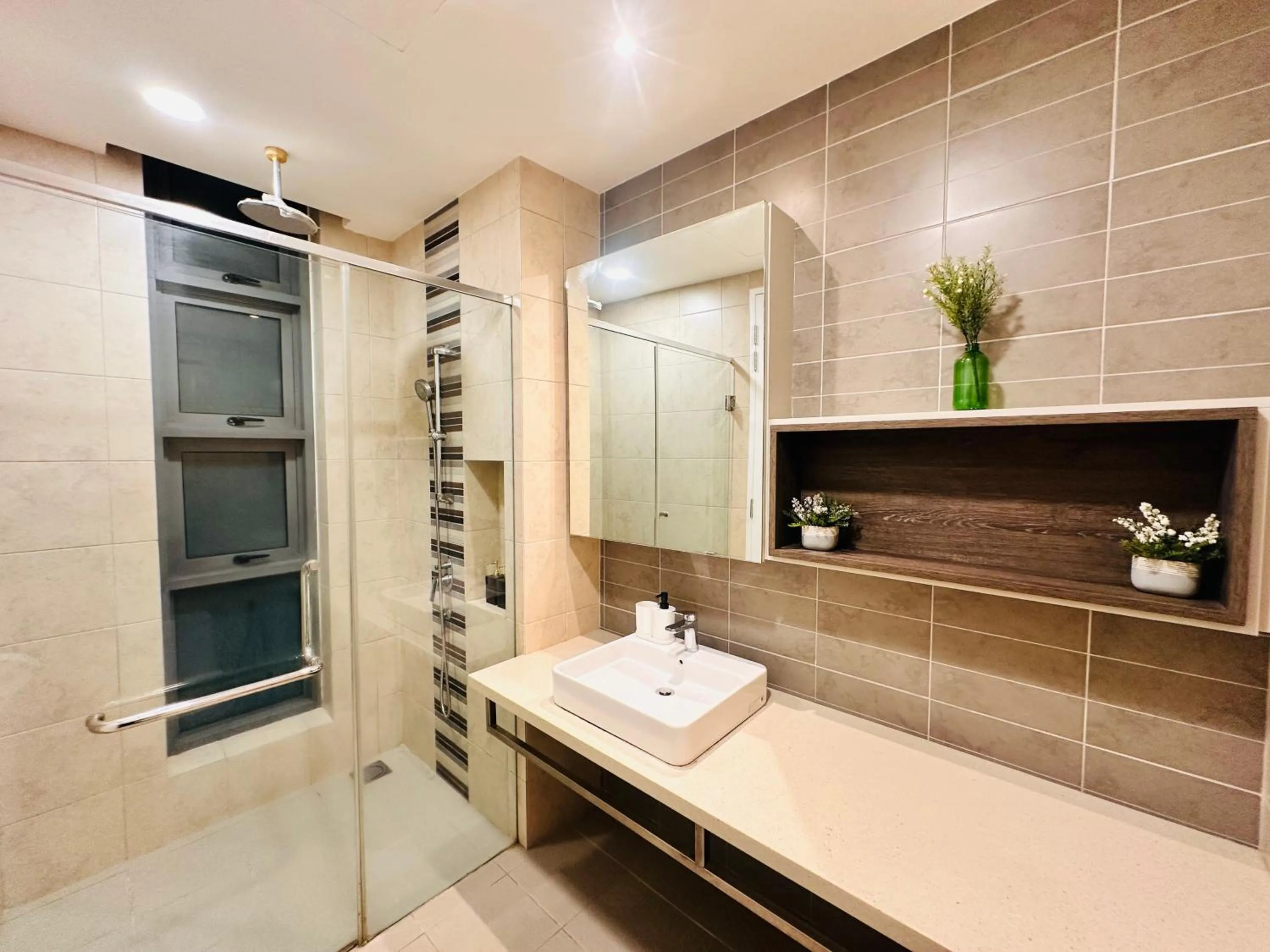 Shower in The Robertson Bukit Bintang