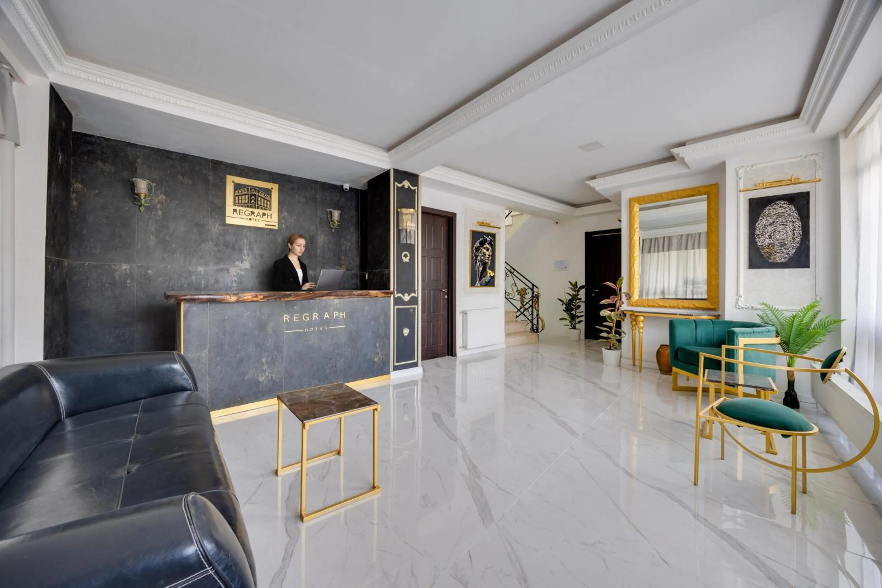 Lobby or reception in Regraph Hotel