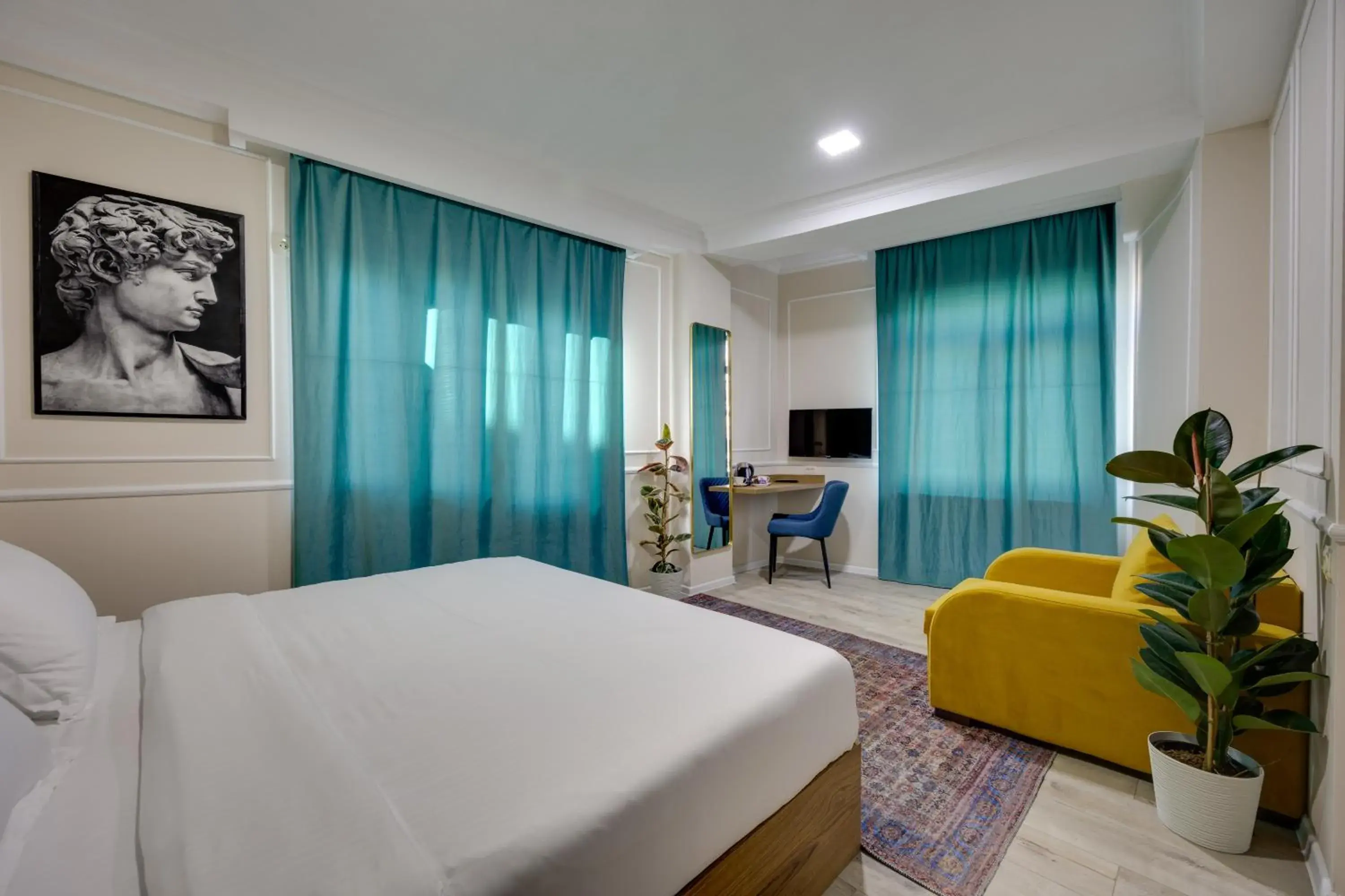 Deluxe Double Room with Balcony - single occupancy in Regraph Hotel Deluxe Double Room with Balcony - single occupancy in Regraph Hotel