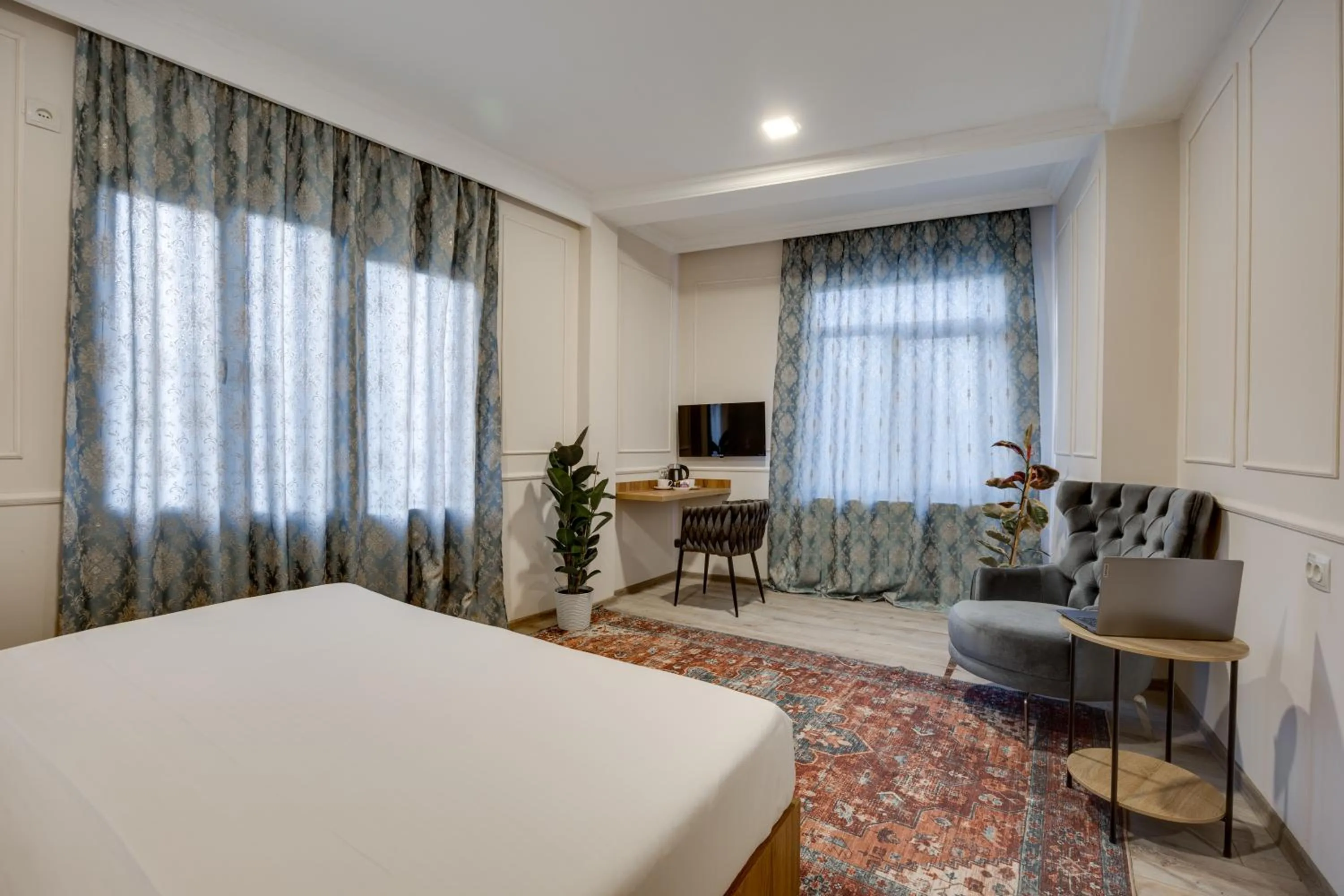 Bedroom, Bed in Regraph Hotel