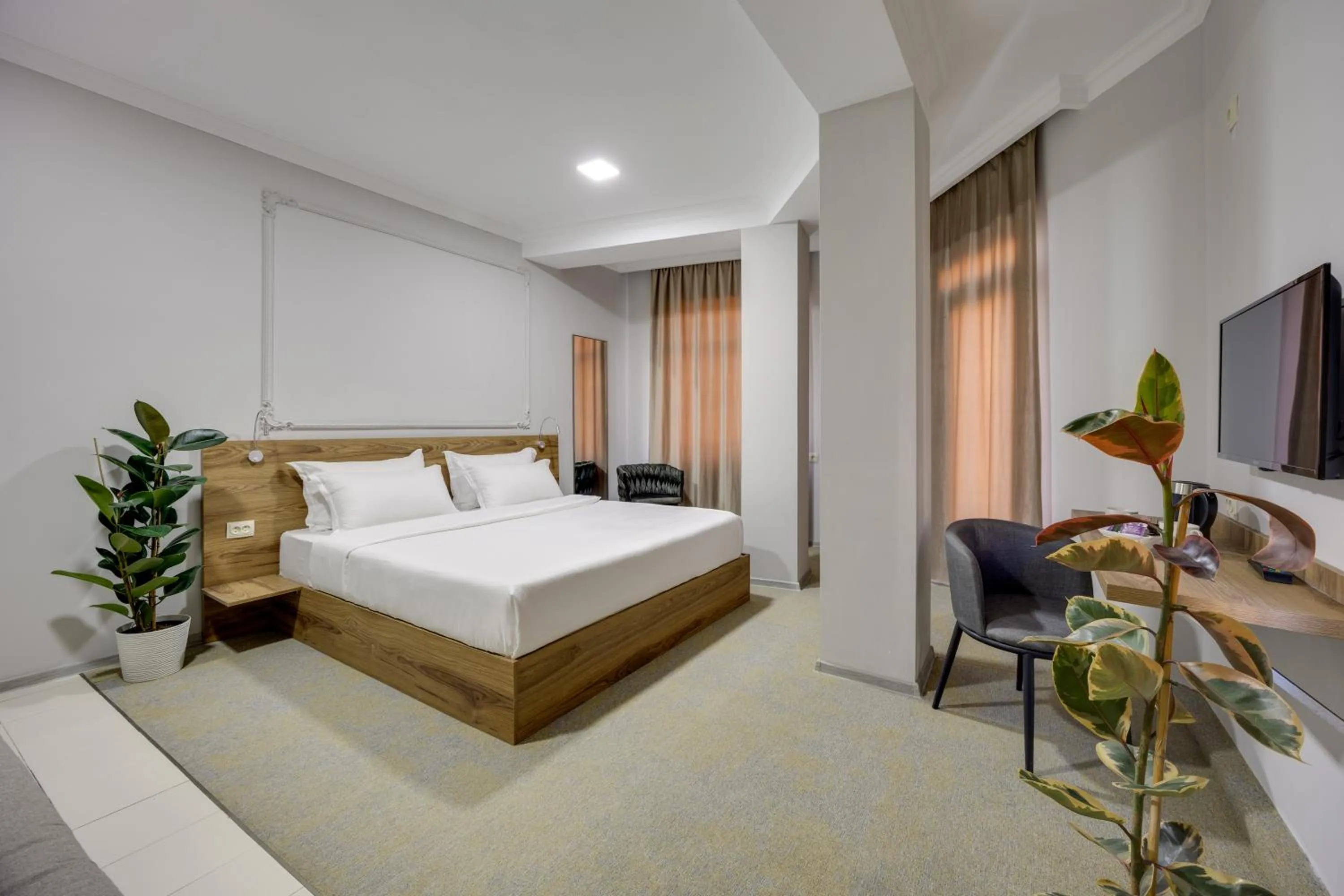 Bedroom, Bed in Regraph Hotel