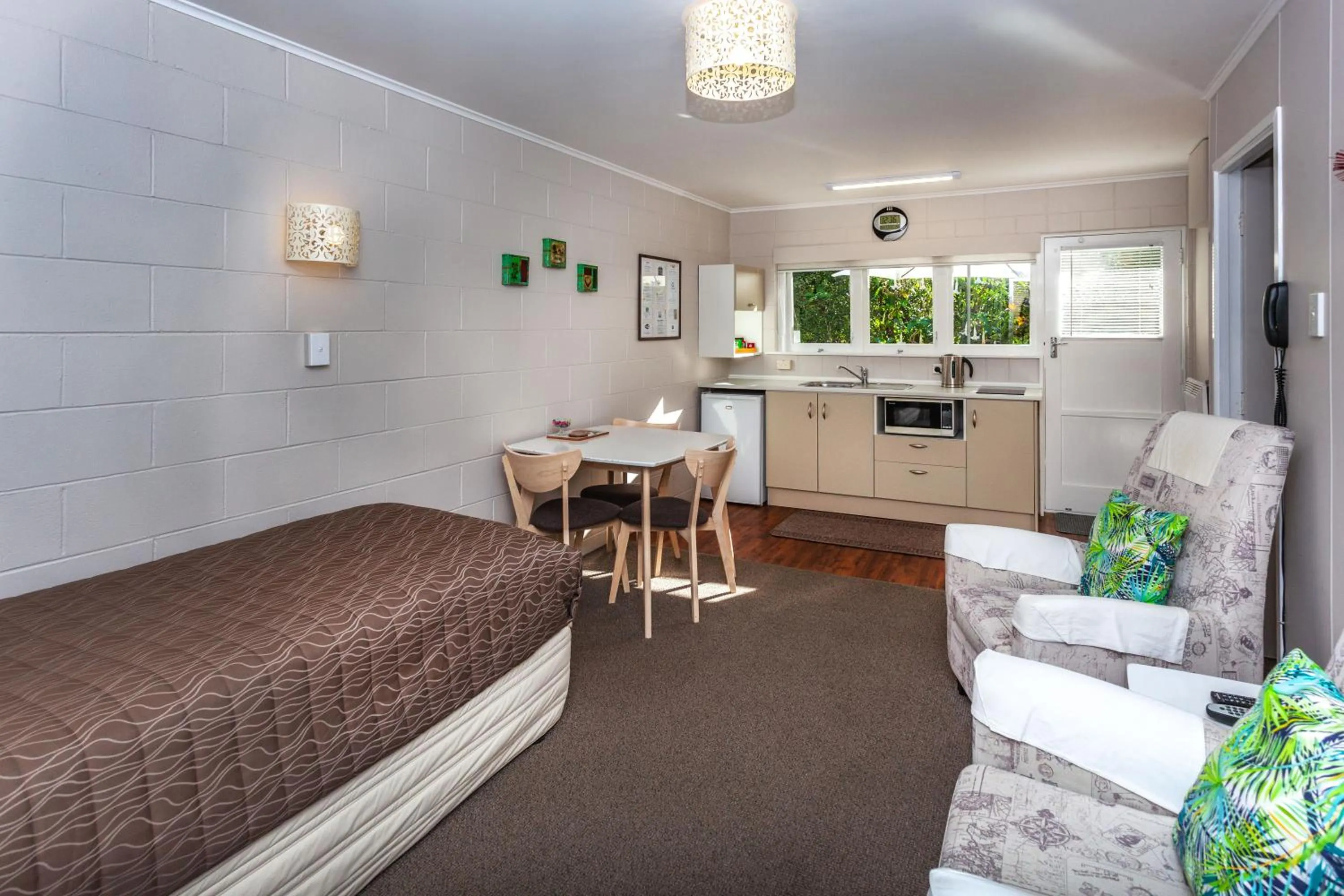 Kitchen or kitchenette in Brookby Motel