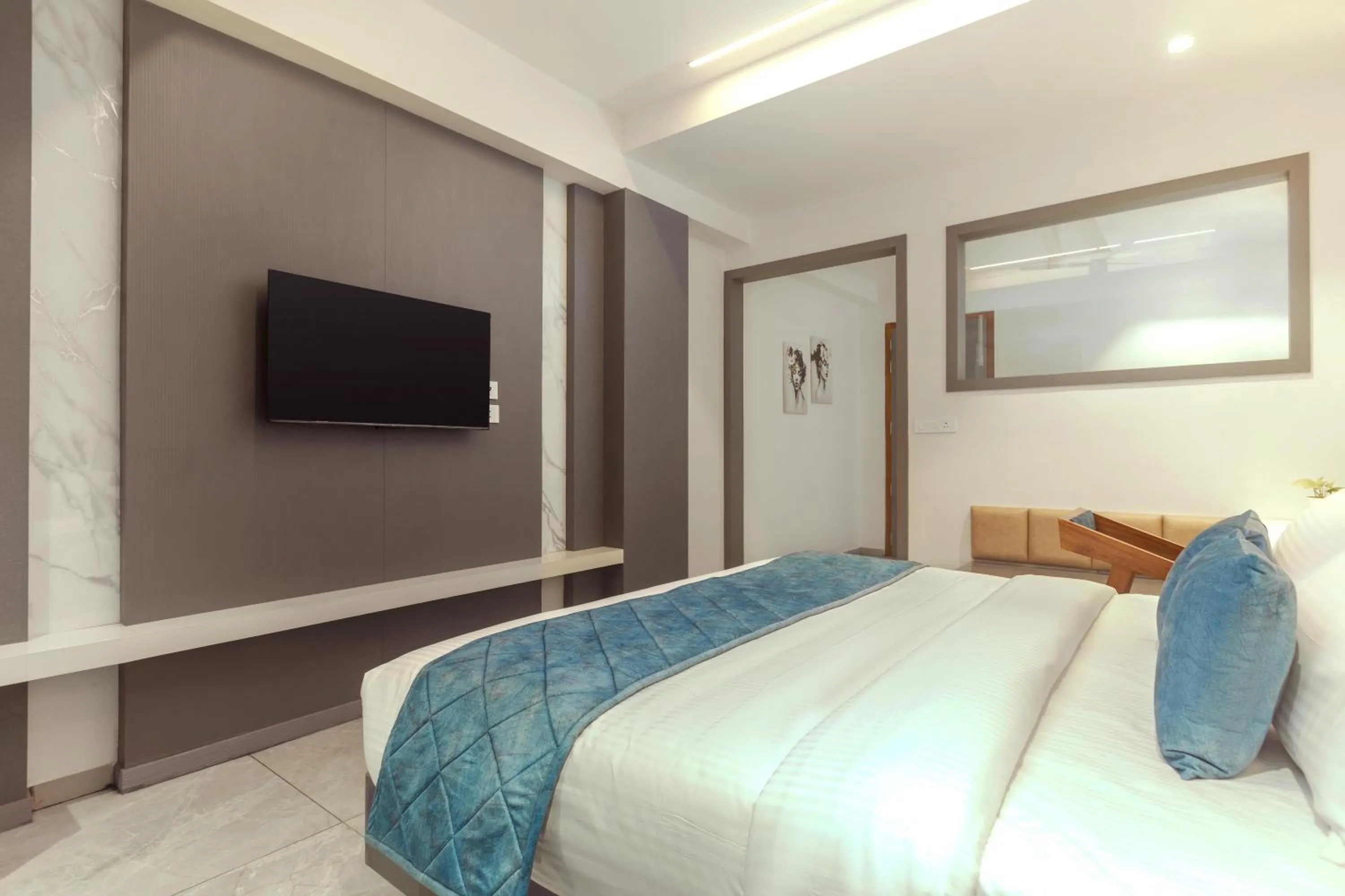 TV and multimedia, Bed in The Emerald