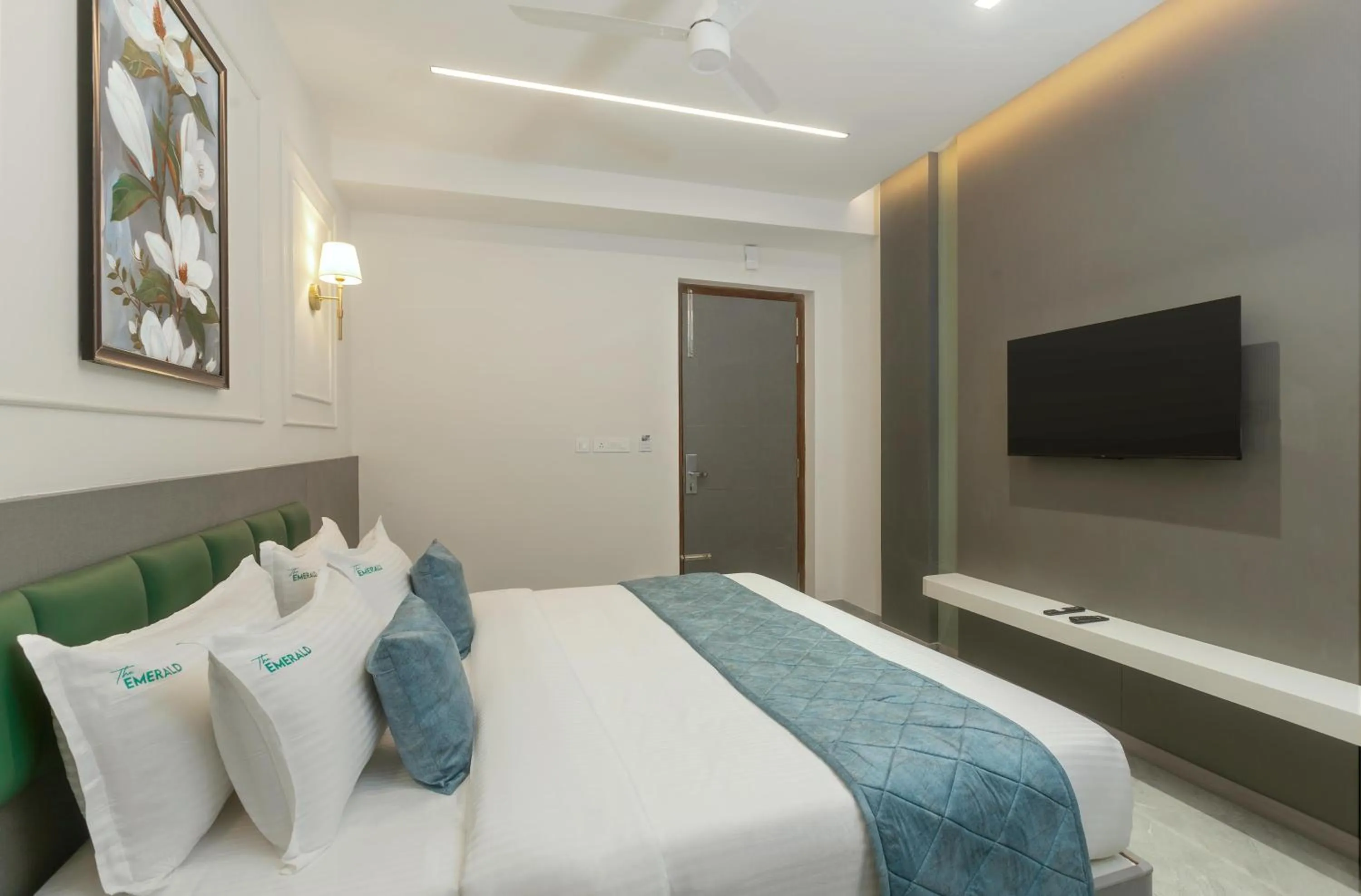 TV and multimedia, Bed in The Emerald