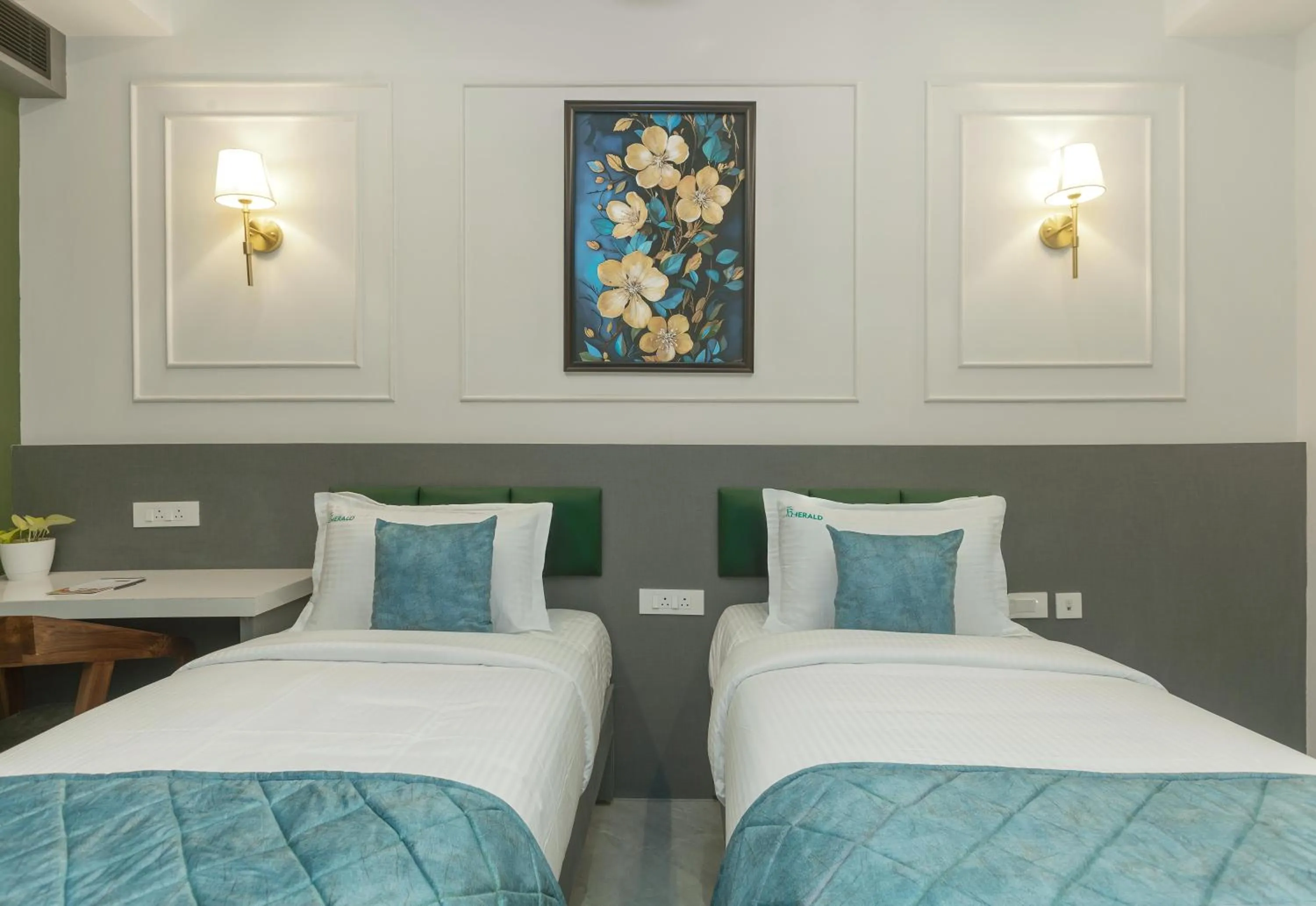 Bedroom, Bed in The Emerald