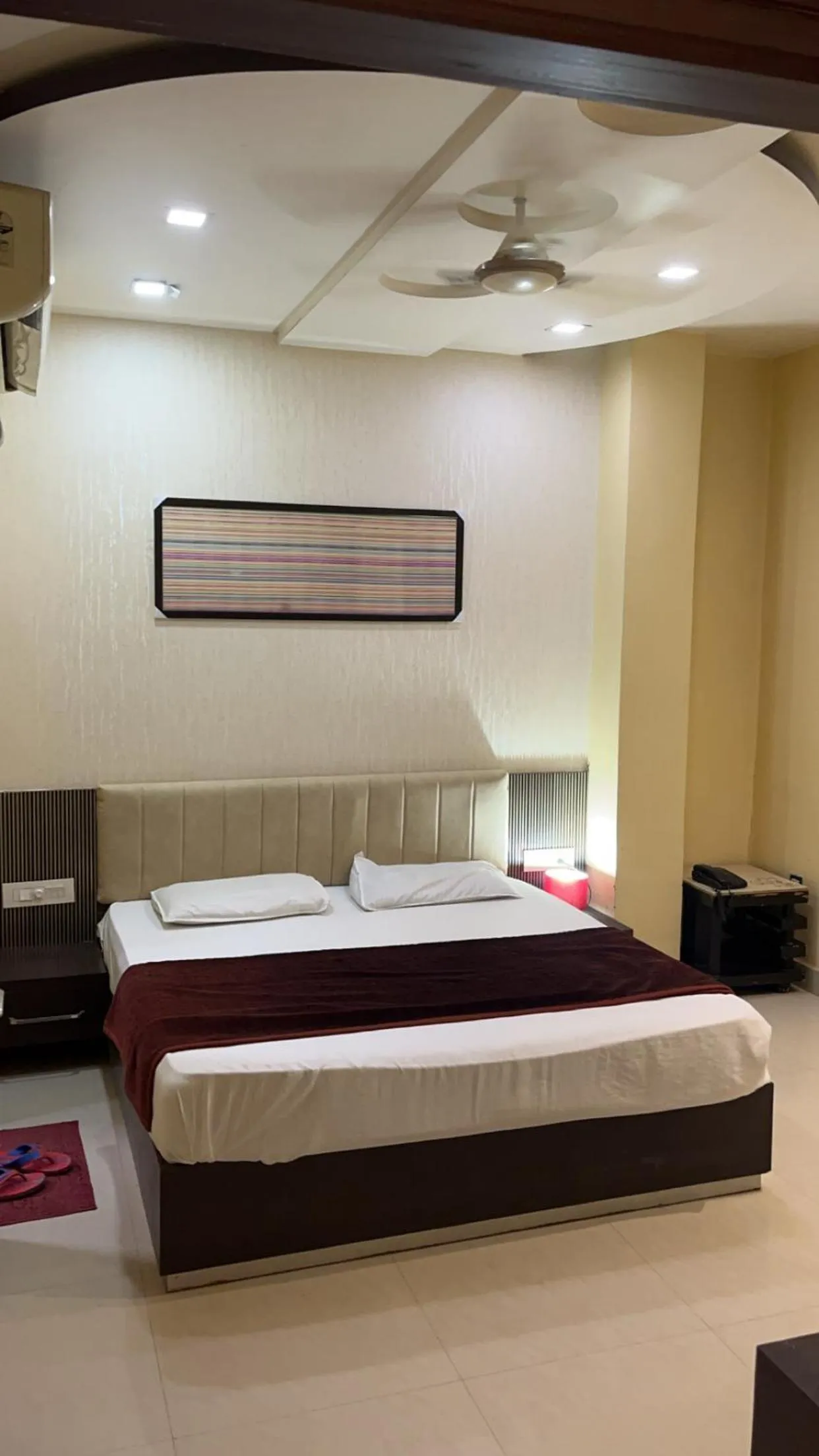 Restaurant/places to eat, Bed in Sea rock hotel