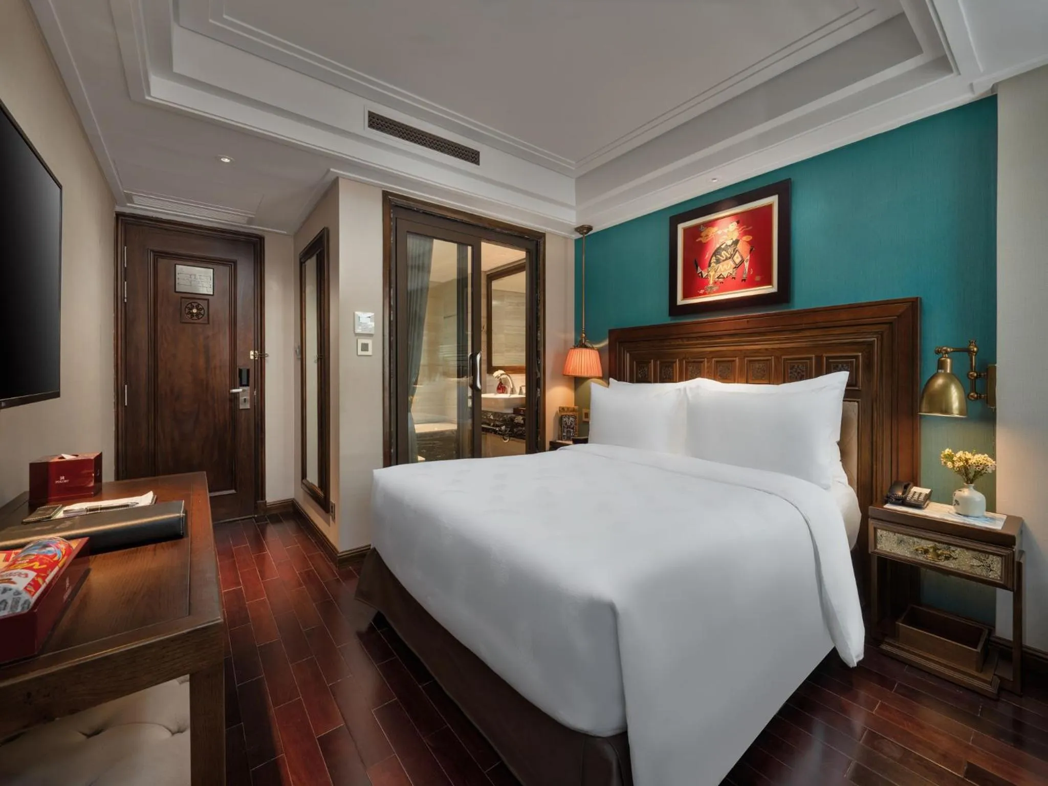 Bedroom, Bed in Peridot Gallery Classic Hotel