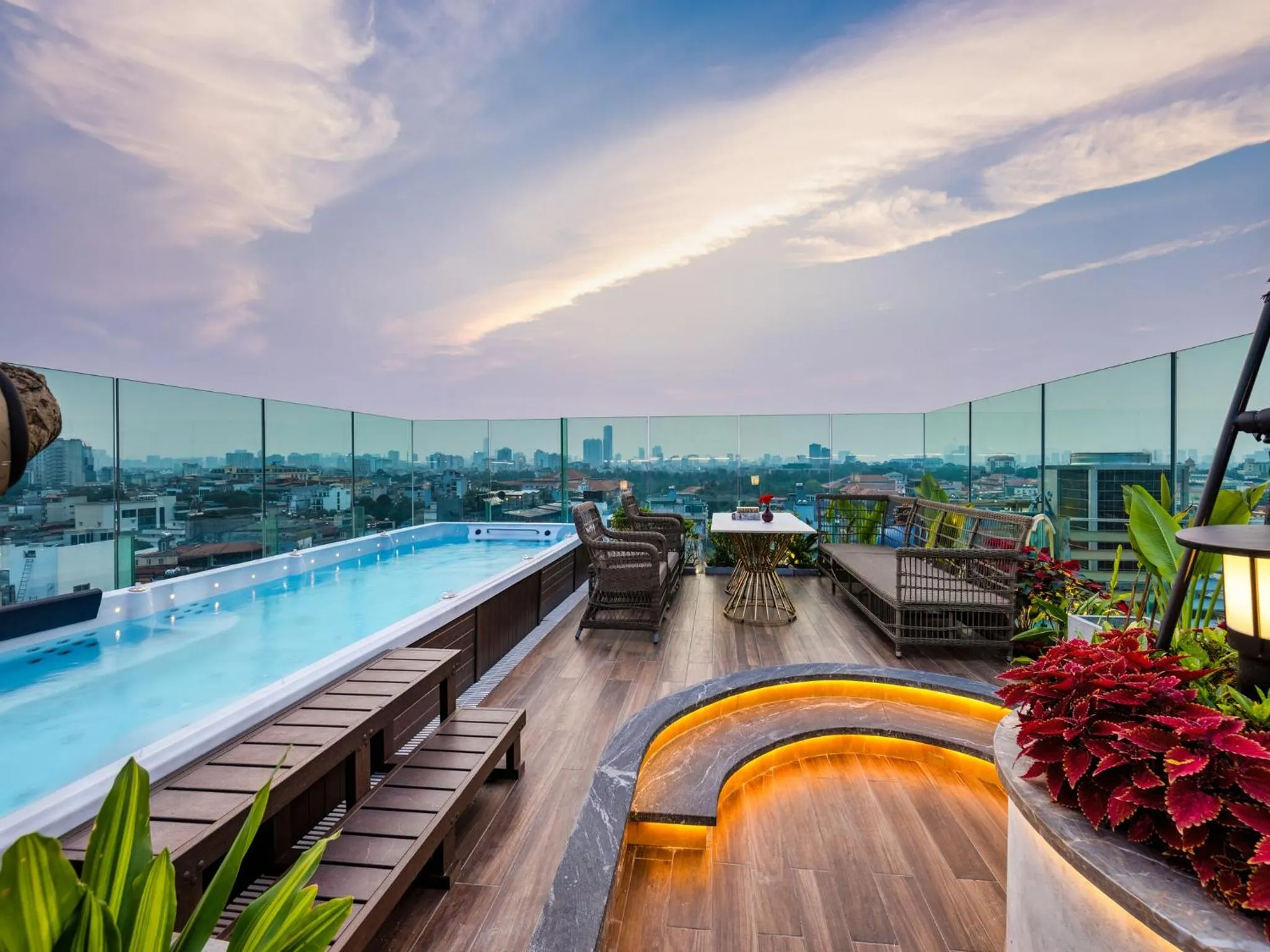 Hot Tub in Peridot Gallery Classic Hotel