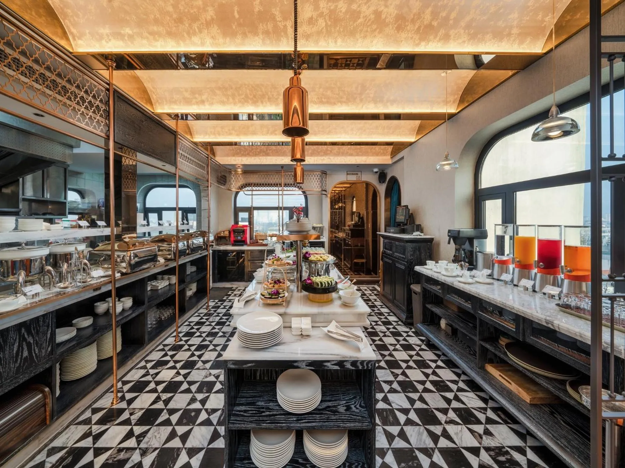 Restaurant/places to eat in Peridot Gallery Classic Hotel