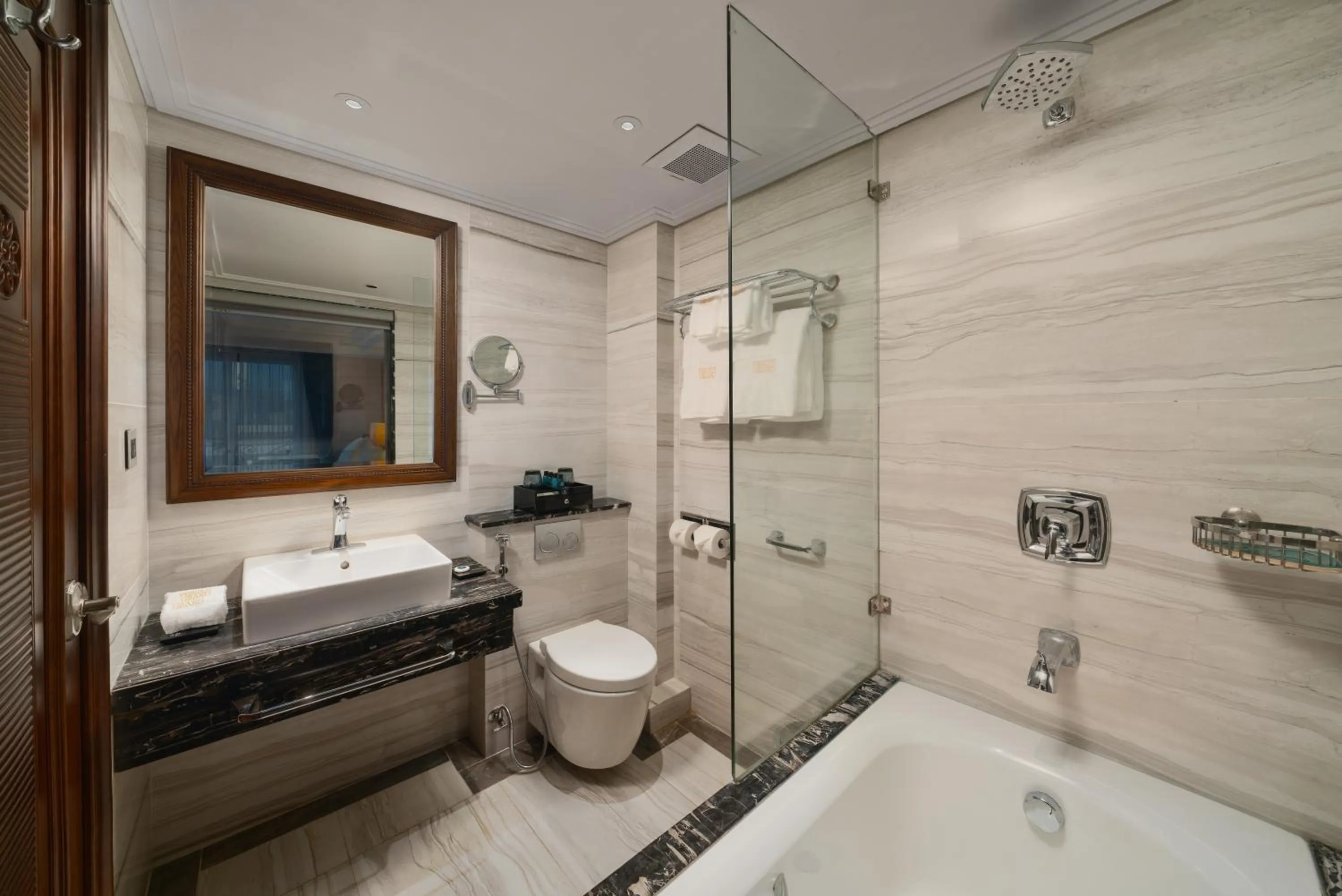 Bathroom in Peridot Gallery Classic Hotel