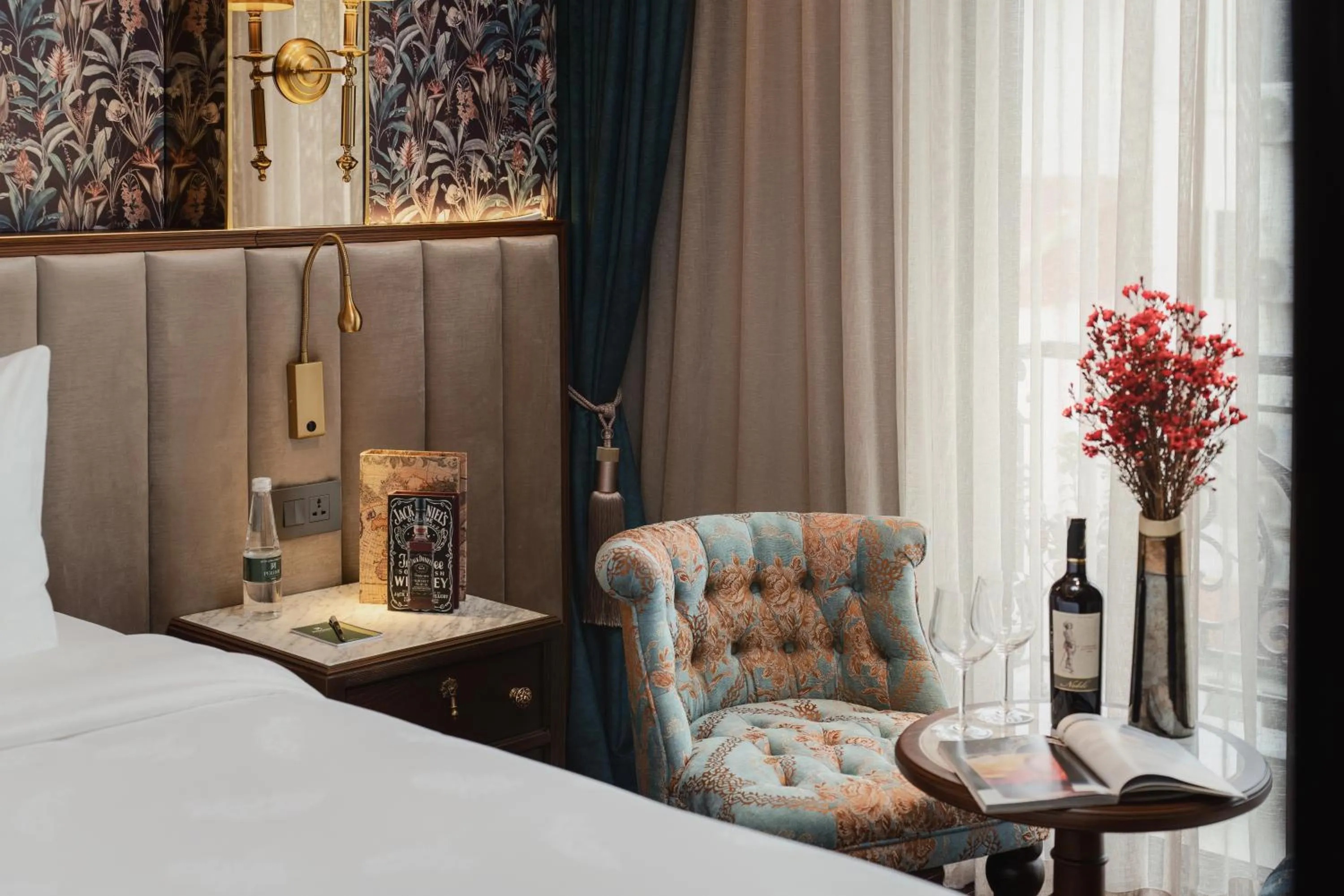 Decorative detail, Bed in Peridot Gallery Classic Hotel