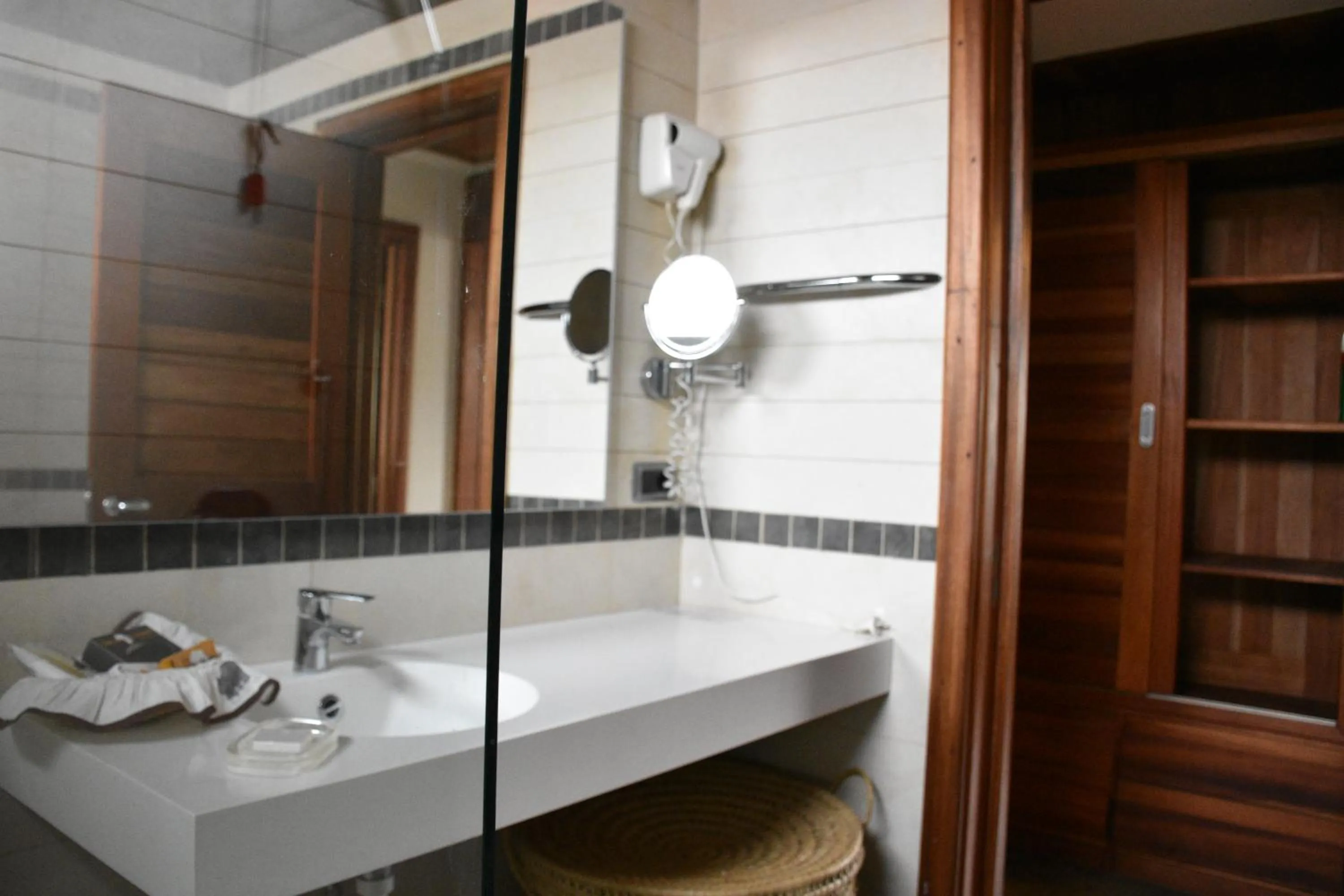 Bathroom in Hotel Club du Lac Tanganyika