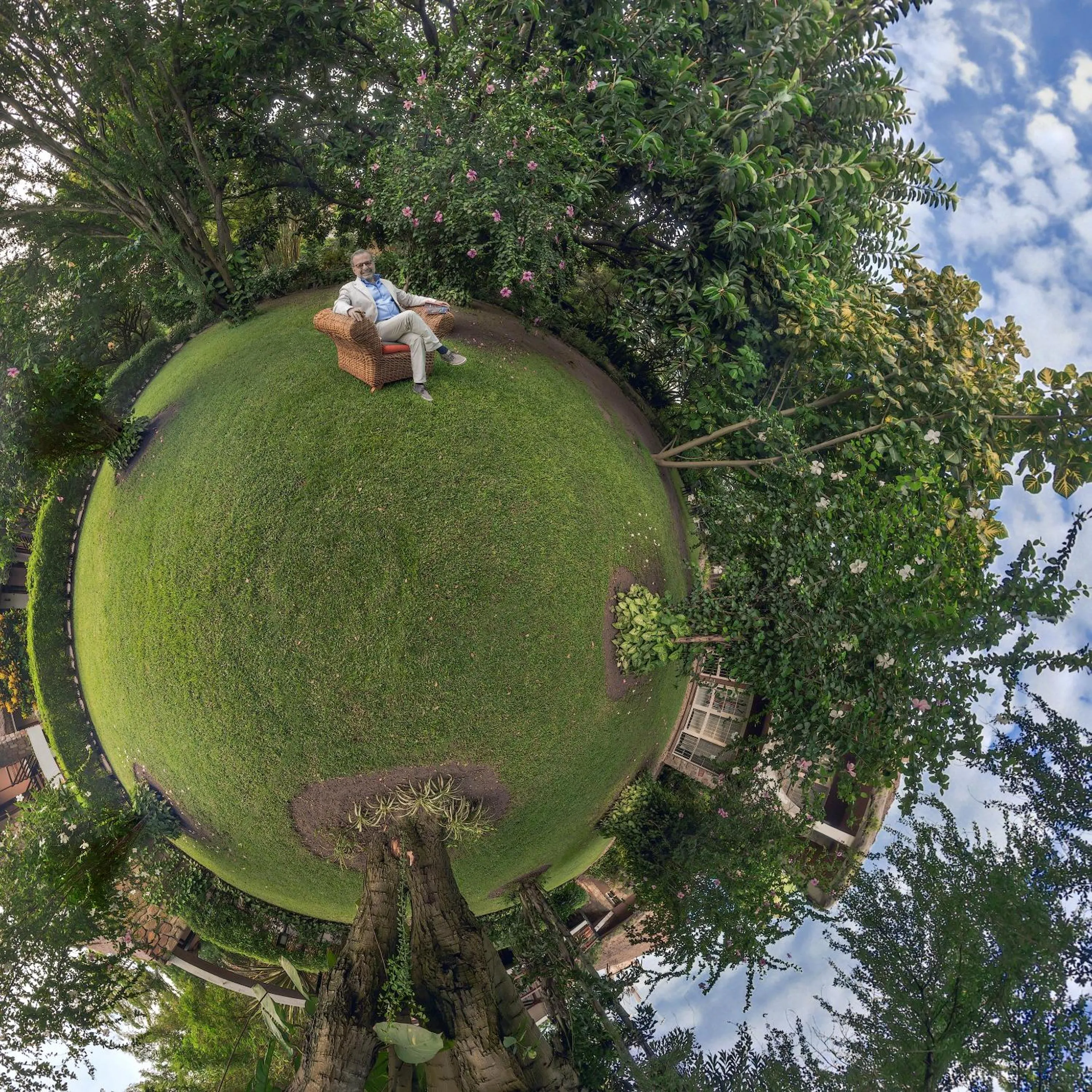 Garden in Hotel Club du Lac Tanganyika