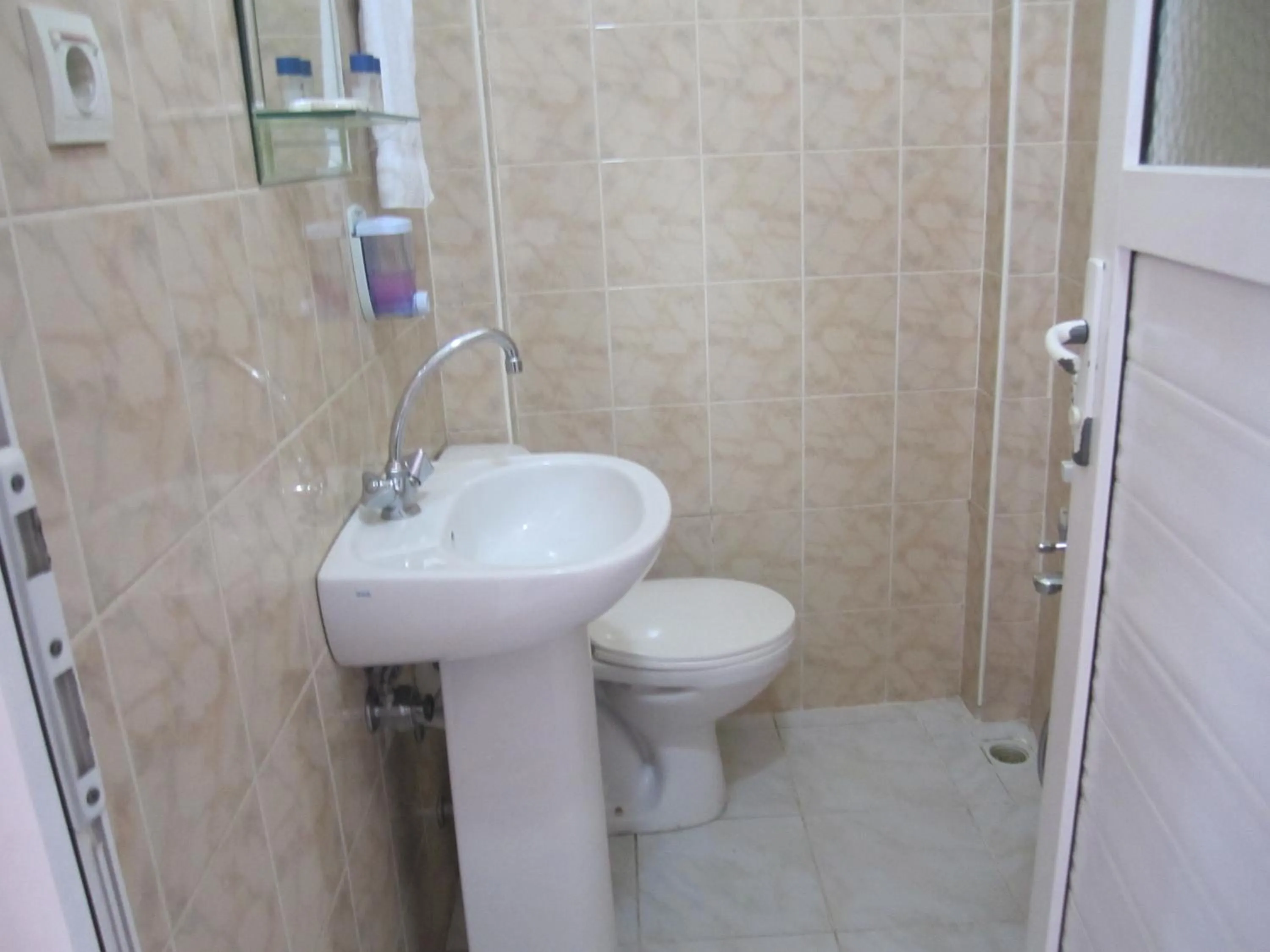Bathroom in Hotel Efe