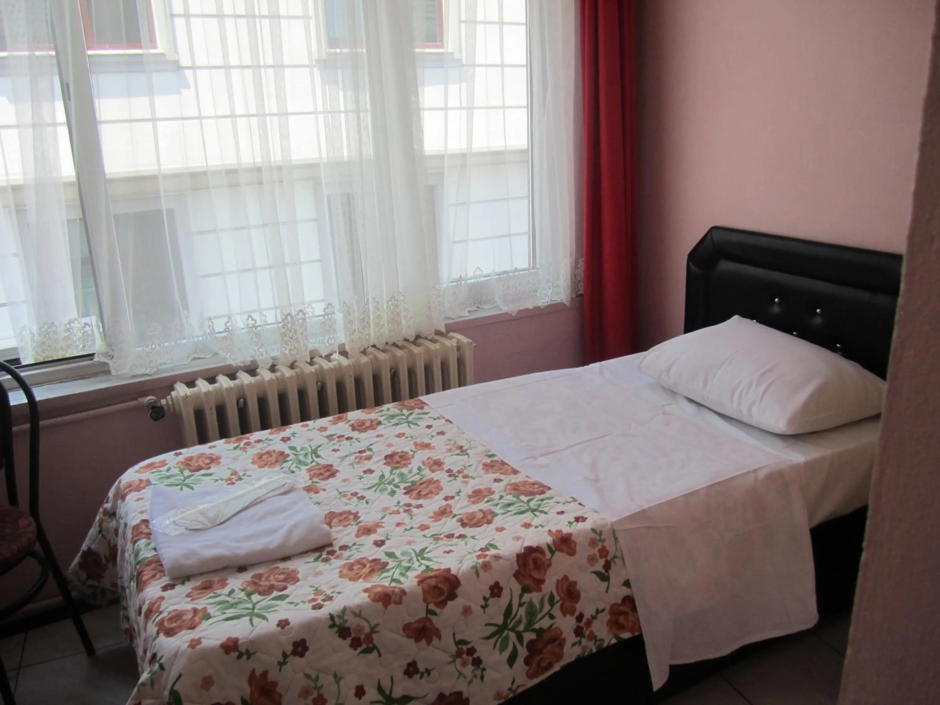 Photo of the whole room in Hotel Efe