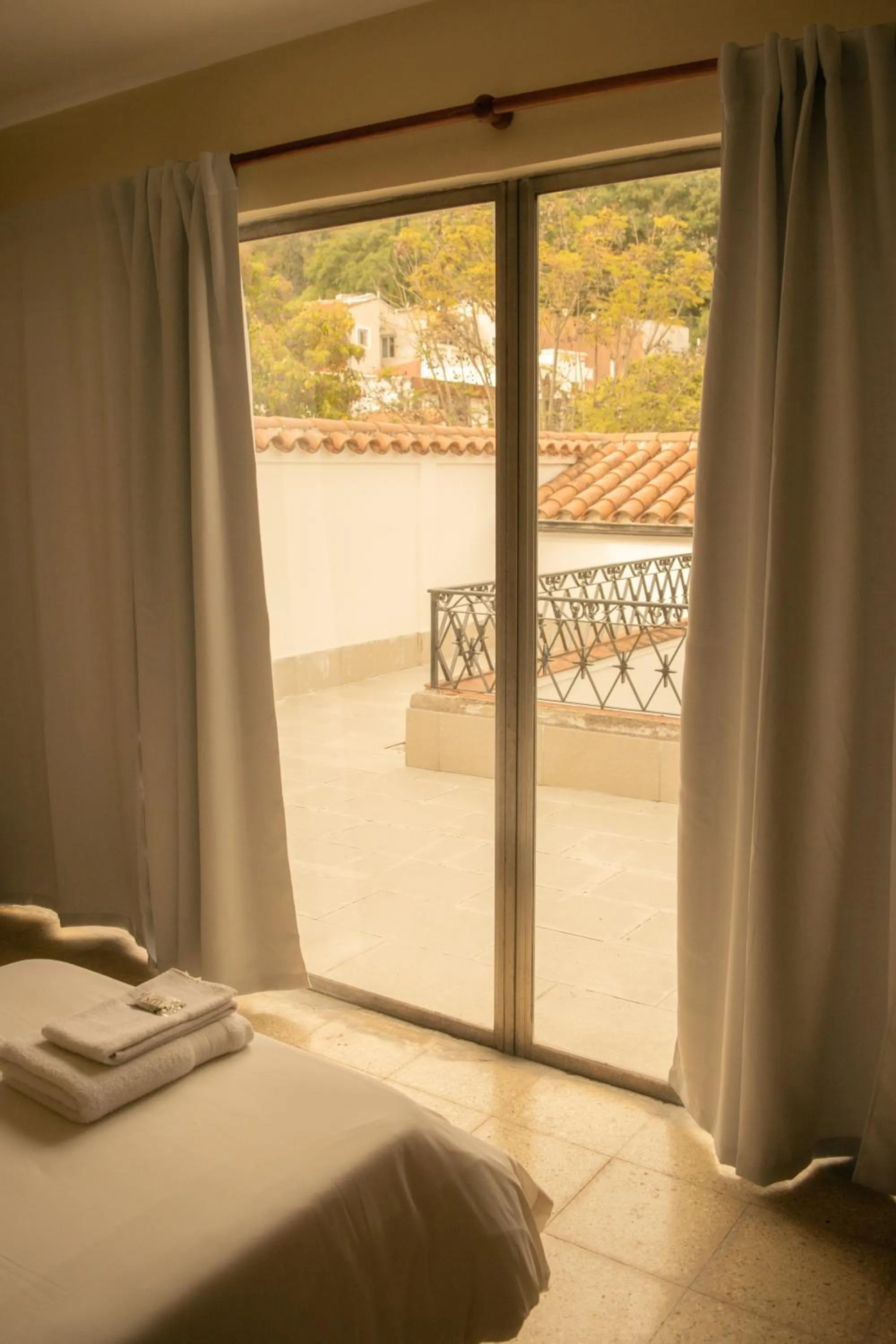 Balcony/Terrace, Bed in La Casona del Monumento