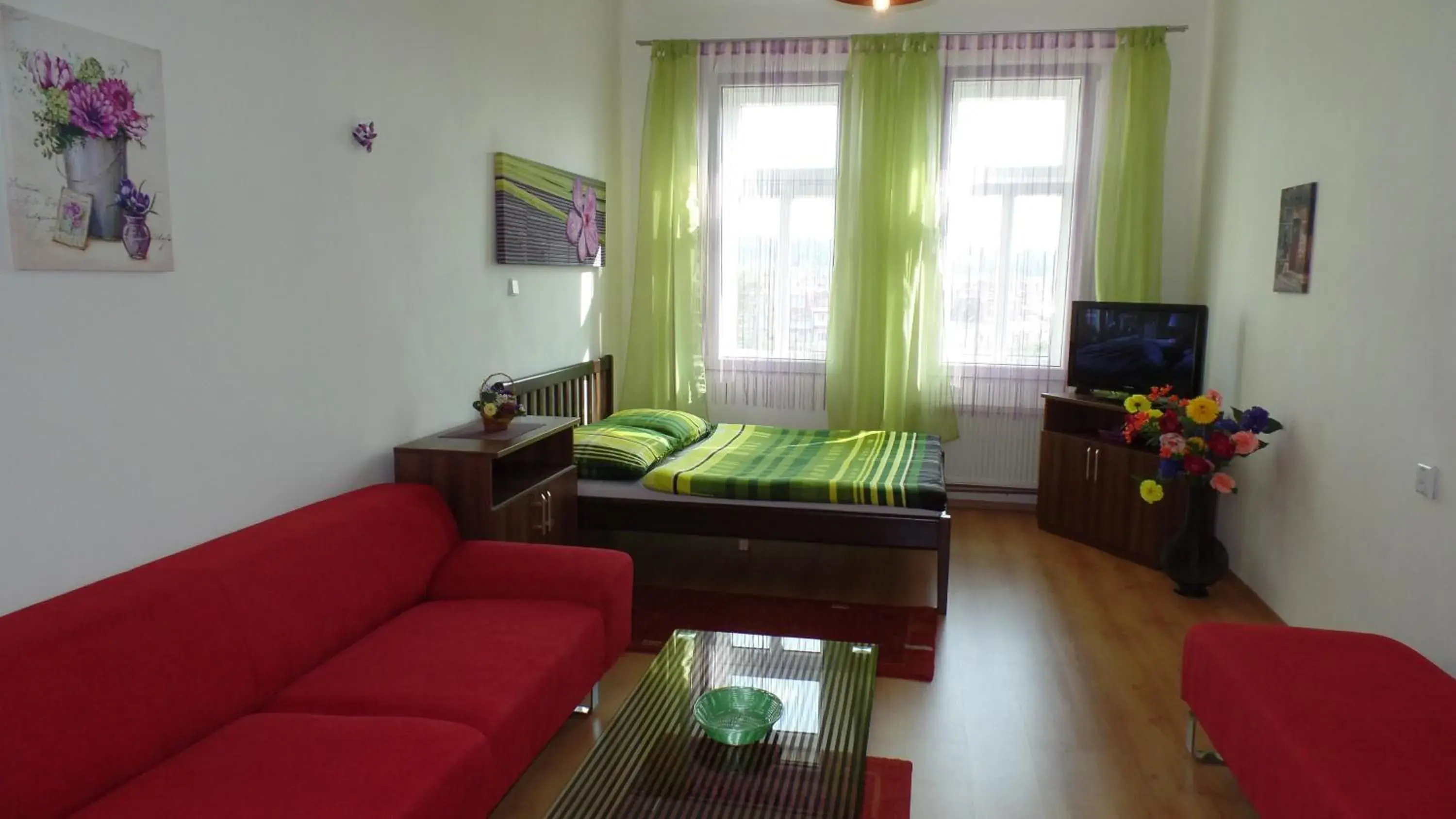 Three-Bedroom Apartment in Apartments Rokytka - Praha Three-Bedroom Apartment in Apartments Rokytka - Praha