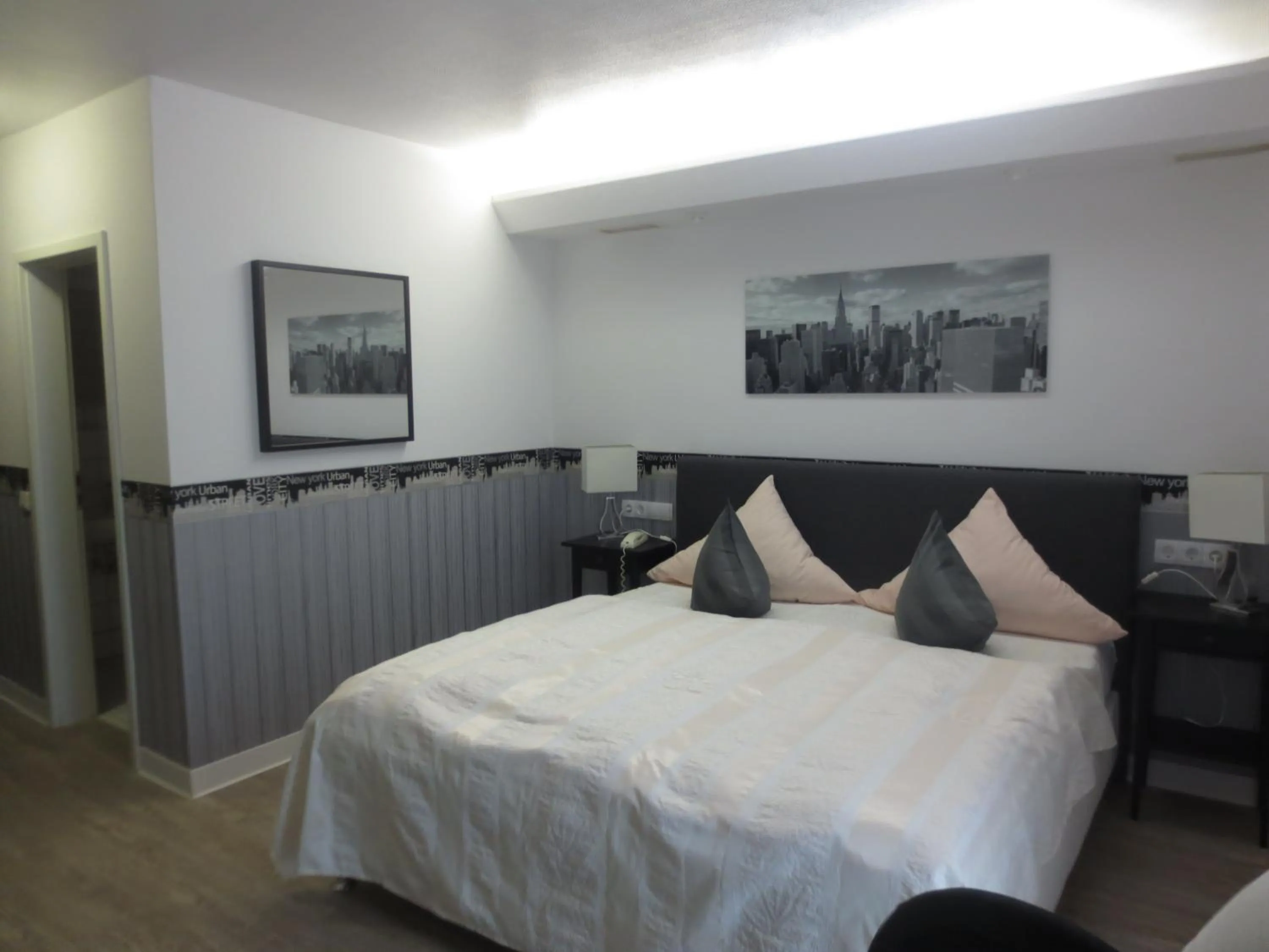 Photo of the whole room, Bed in Hotel Corsten