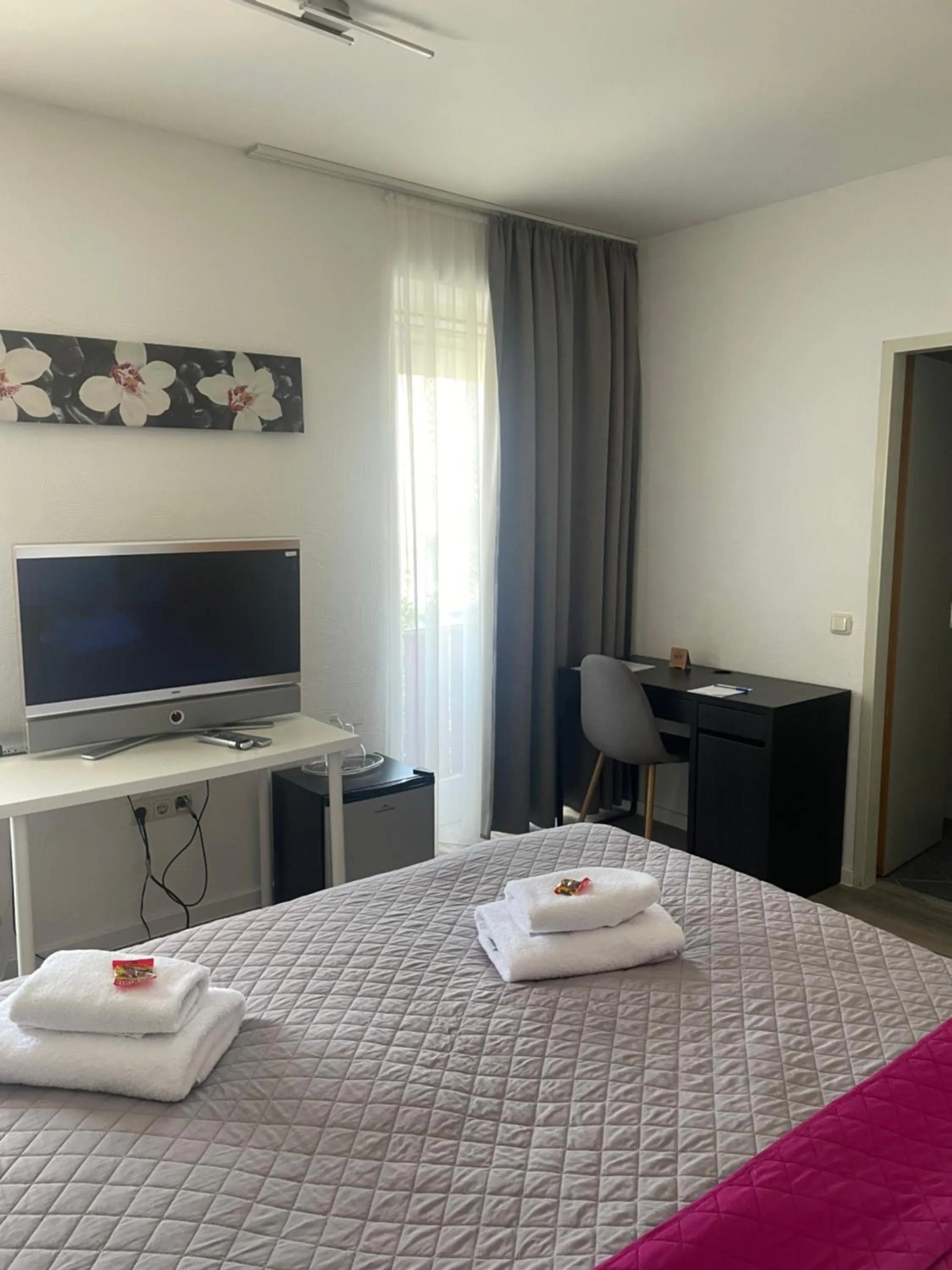 Photo of the whole room, Bed in Hotel Corsten