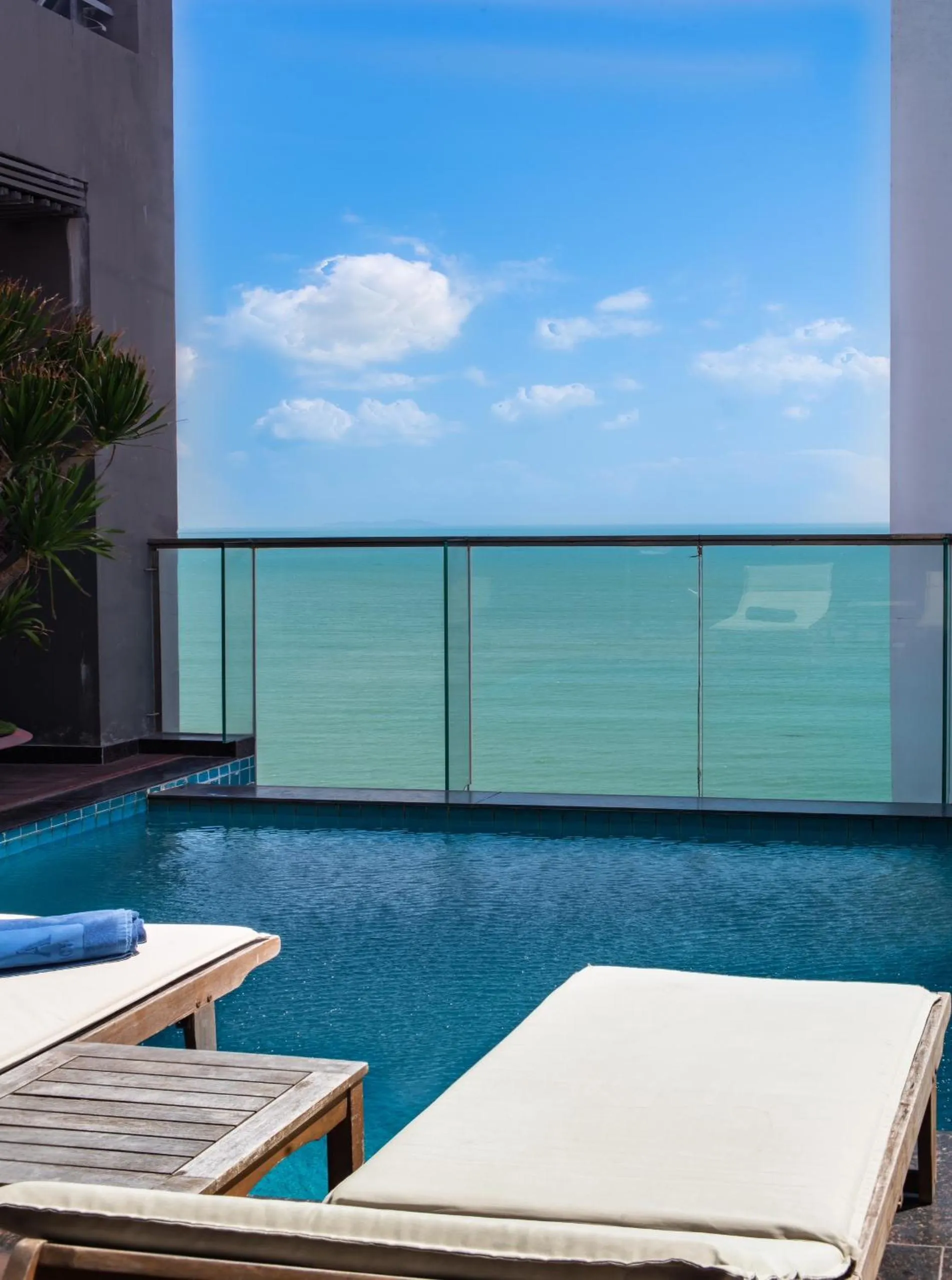 Swimming pool in Alana Nha Trang Beach Hotel