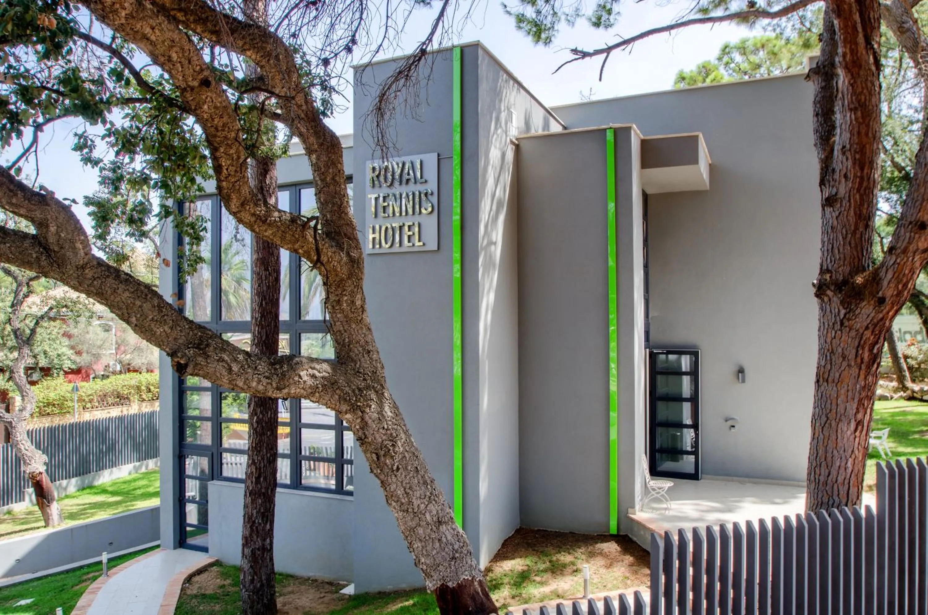 Facade/entrance in Royal Tennis Club