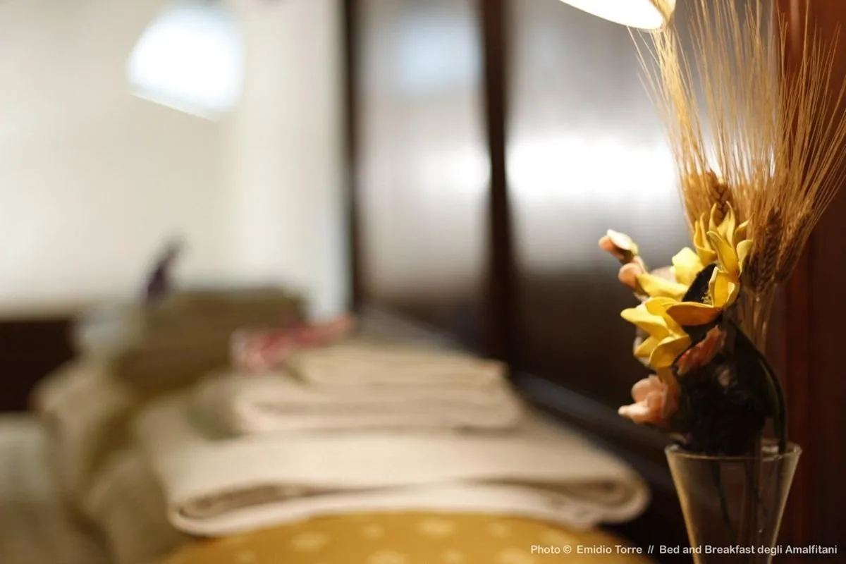 Decorative detail, Bed in B&B degli Amalfitani