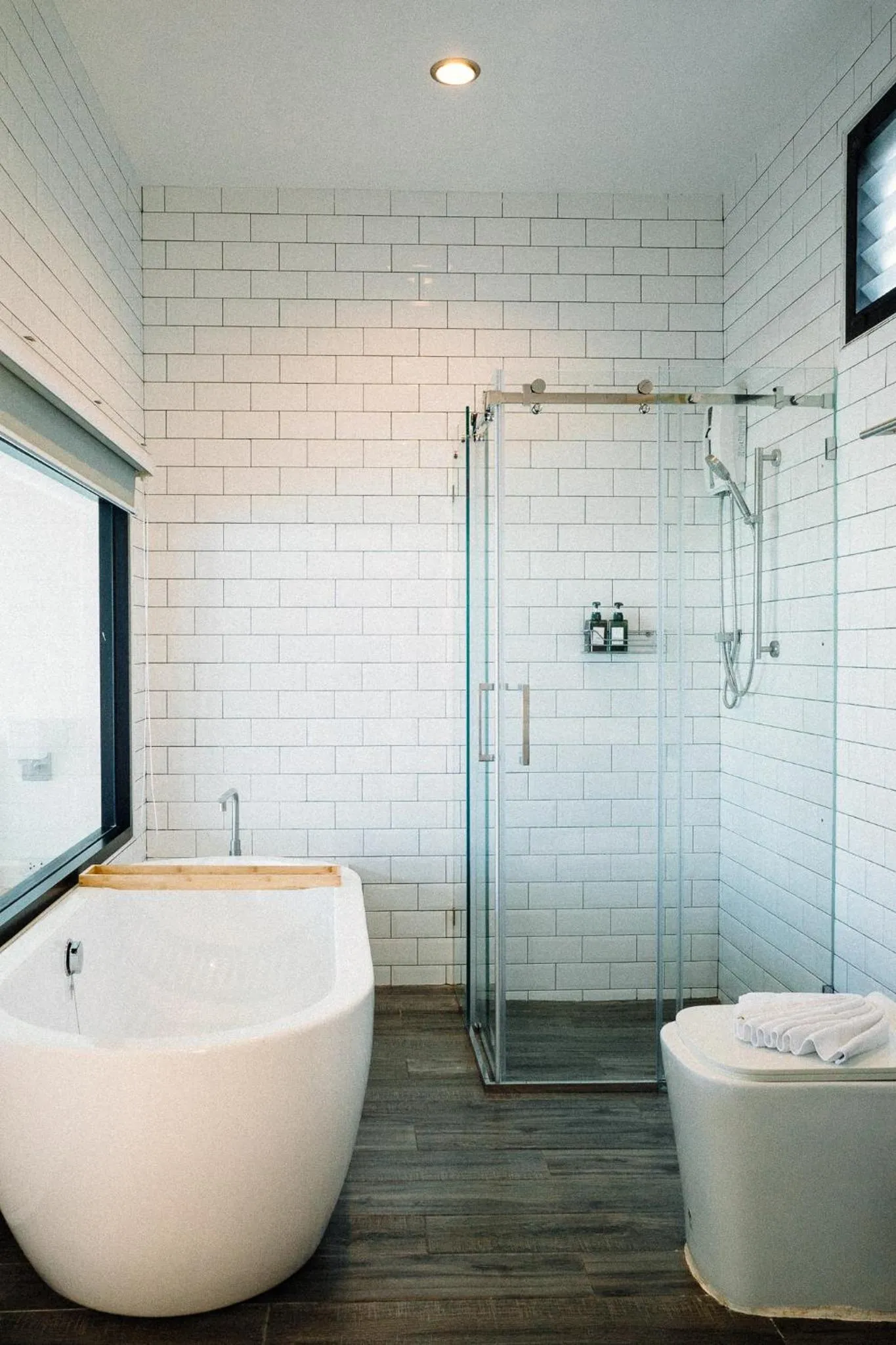 Shower in Baan Tah On The Sea