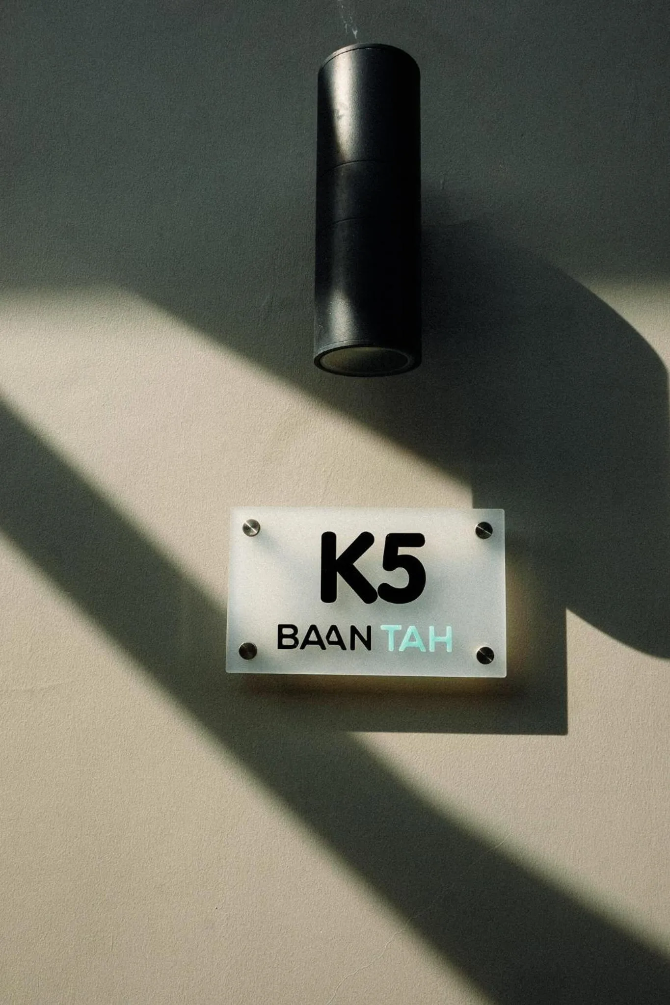 Facade/entrance in Baan Tah On The Sea