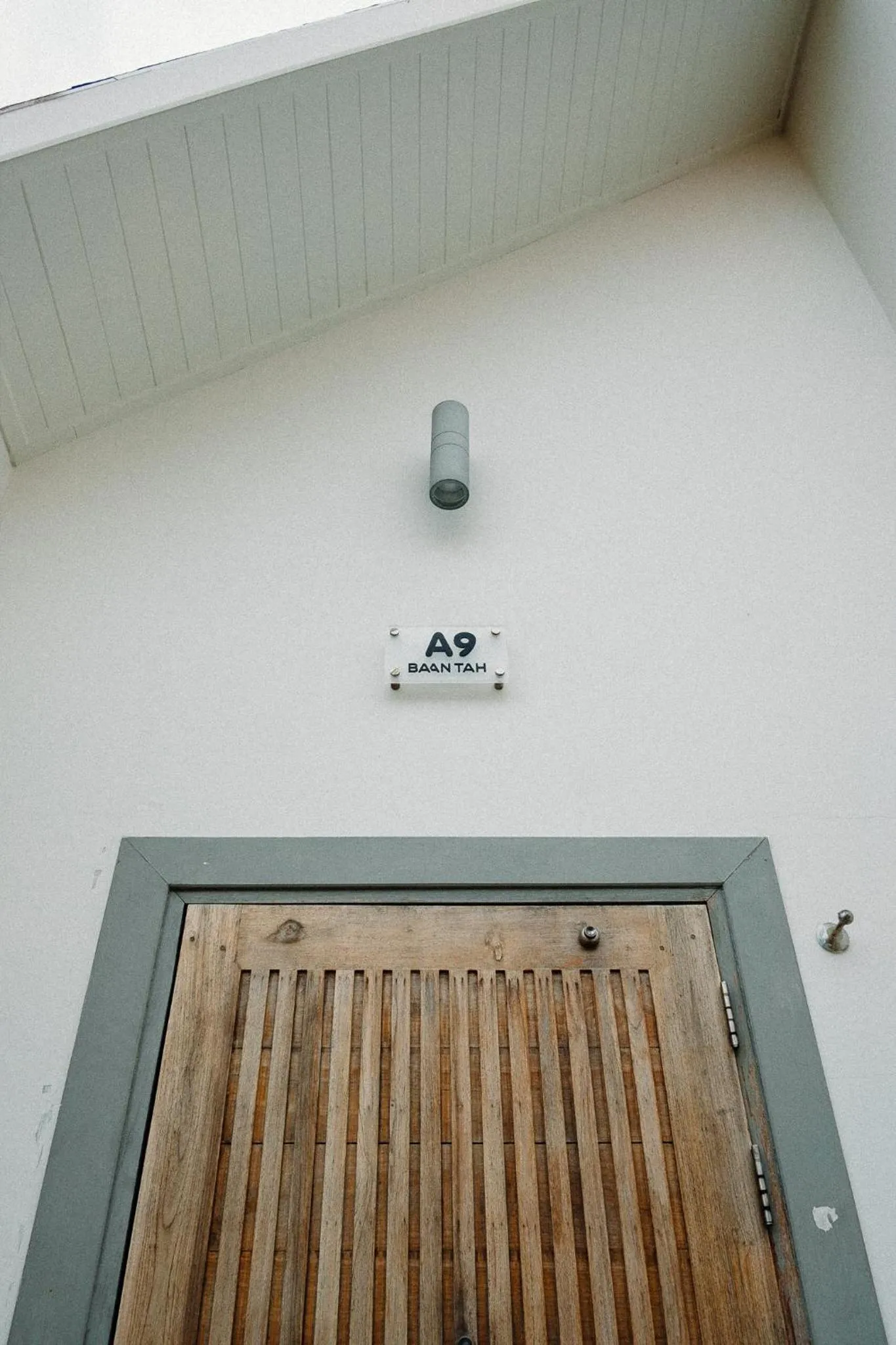 Facade/entrance in Baan Tah On The Sea