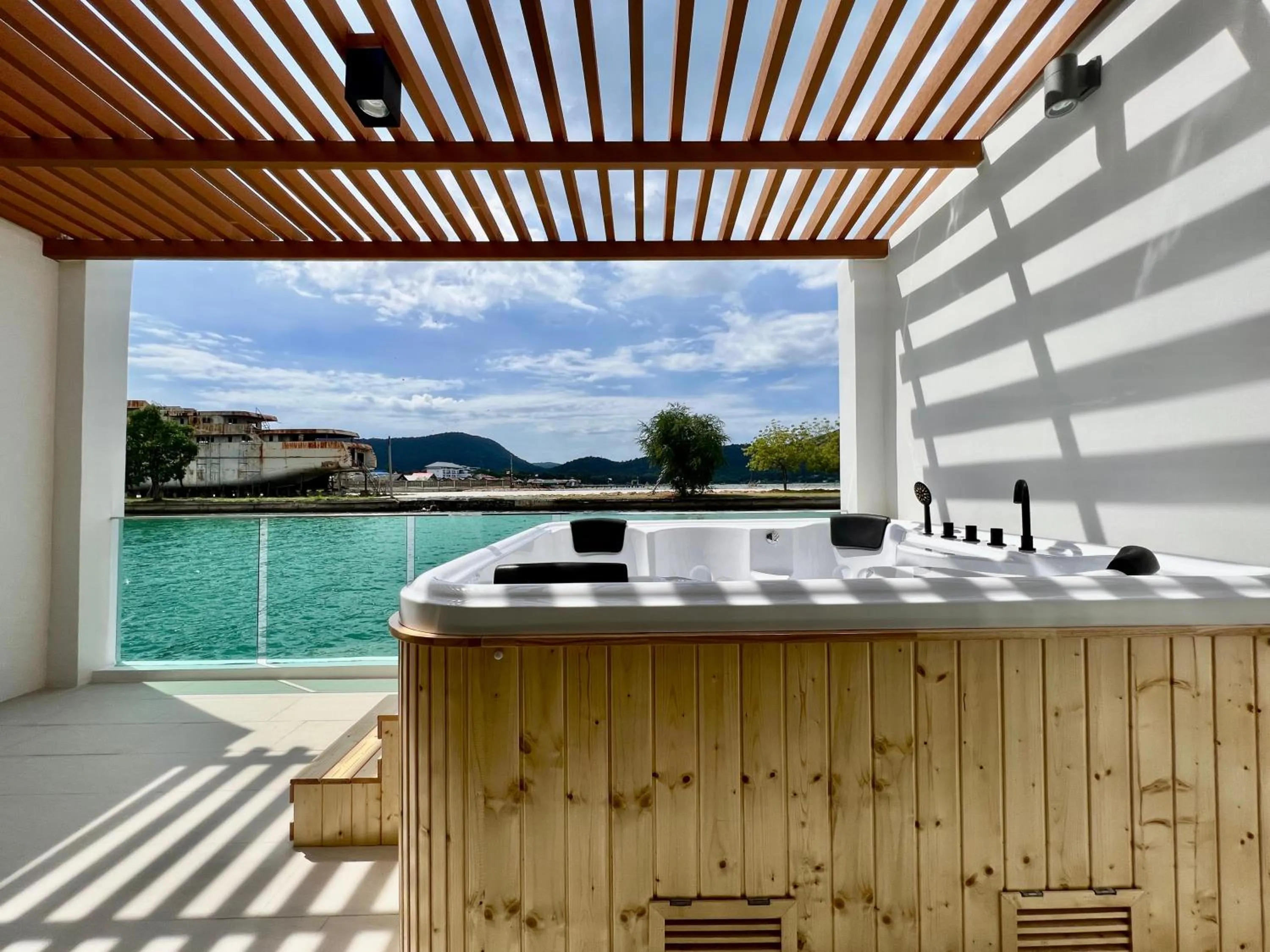 Balcony/Terrace in Baan Tah On The Sea