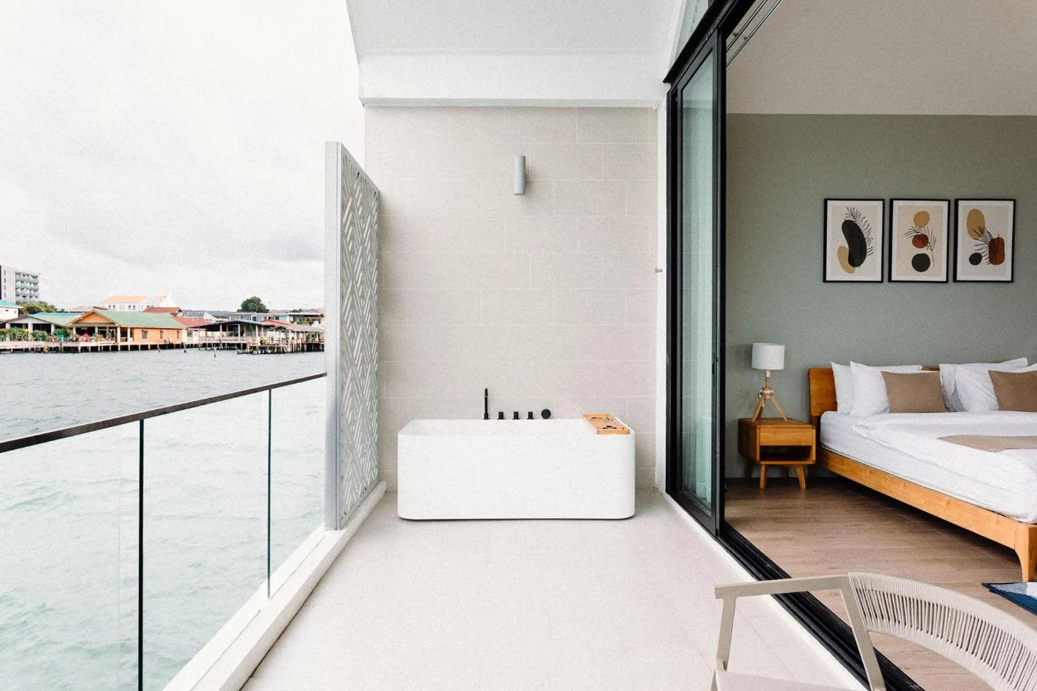 Sea view, Bed in Baan Tah On The Sea