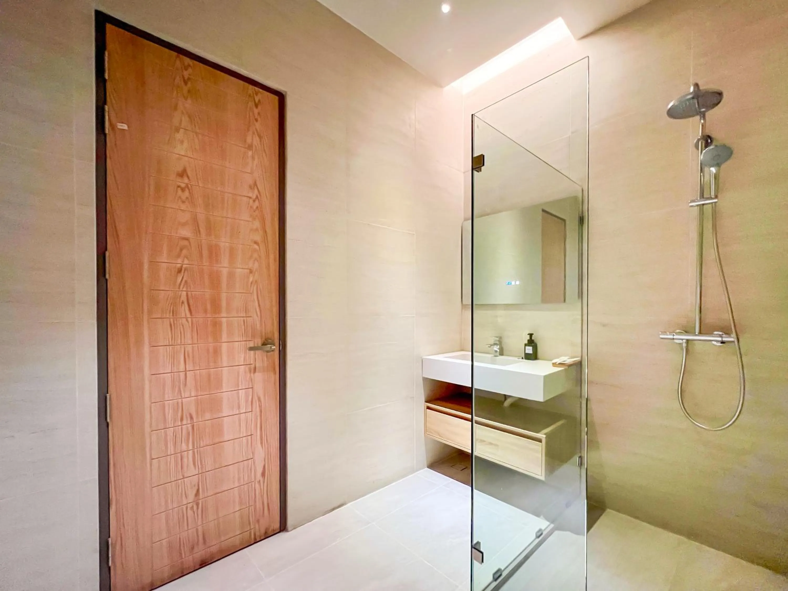 Shower in Baan Tah On The Sea