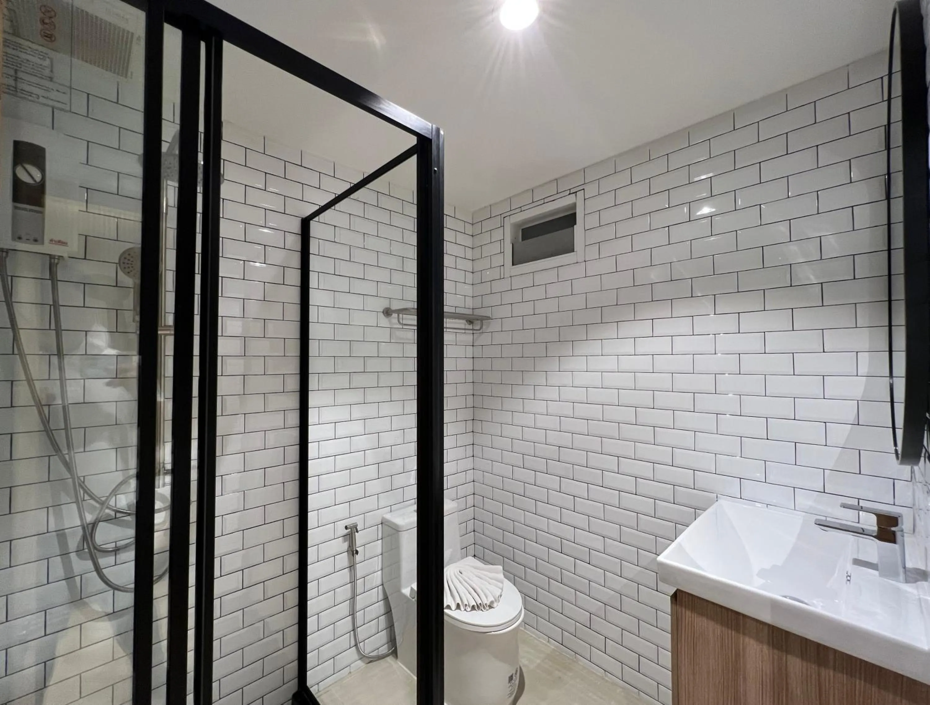 Toilet in Baan Tah On The Sea