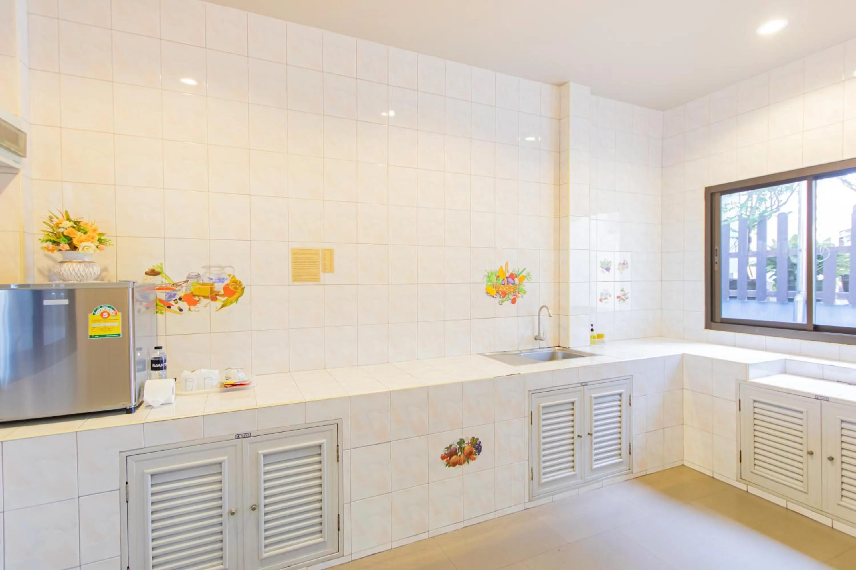 Kitchen or kitchenette in Baan Tah On The Sea