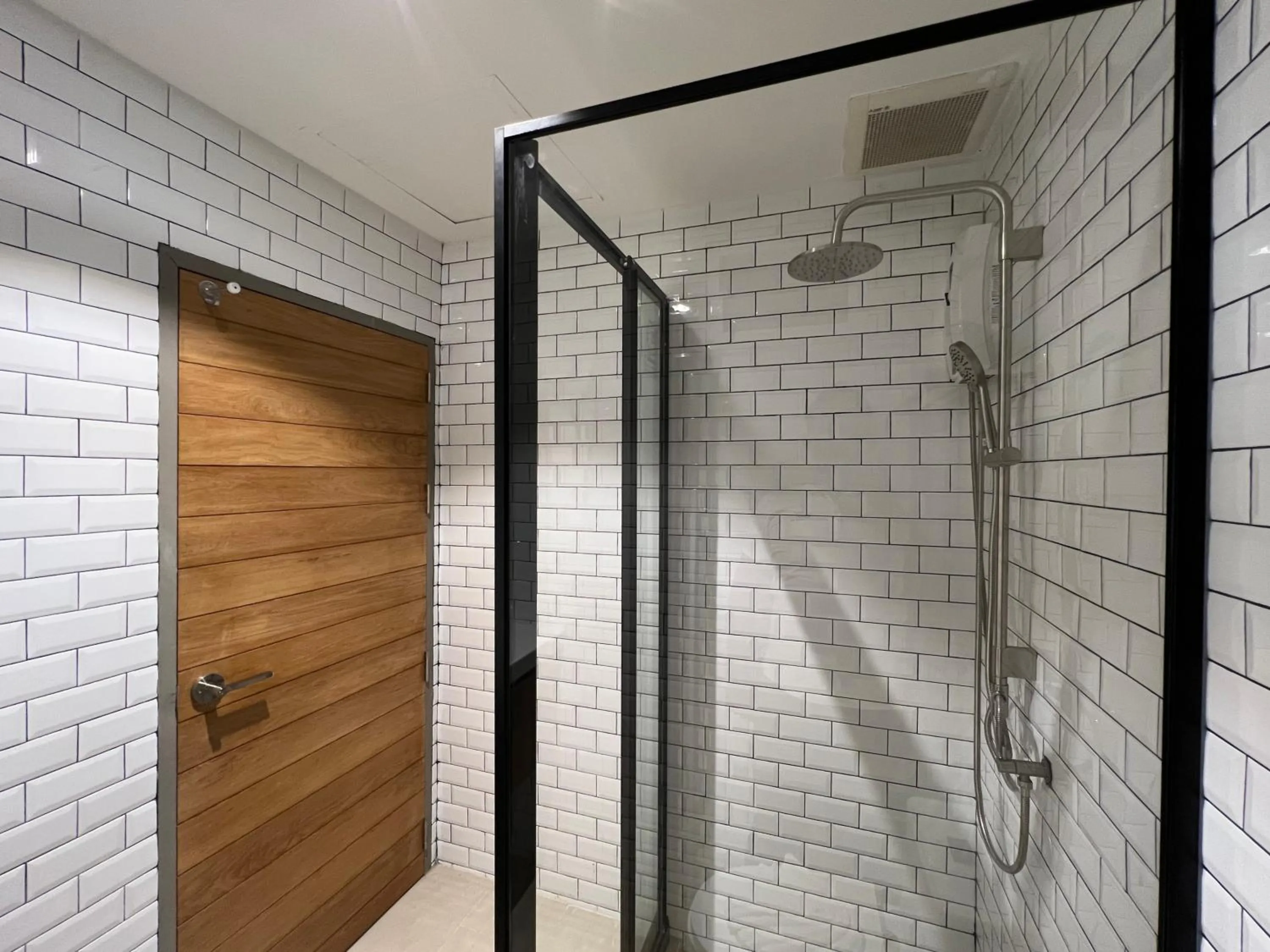 Shower in Baan Tah On The Sea