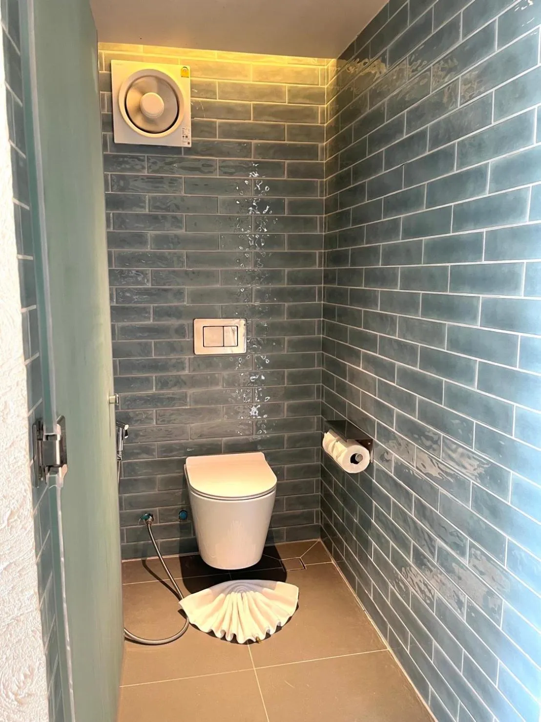 Toilet in Baan Tah On The Sea