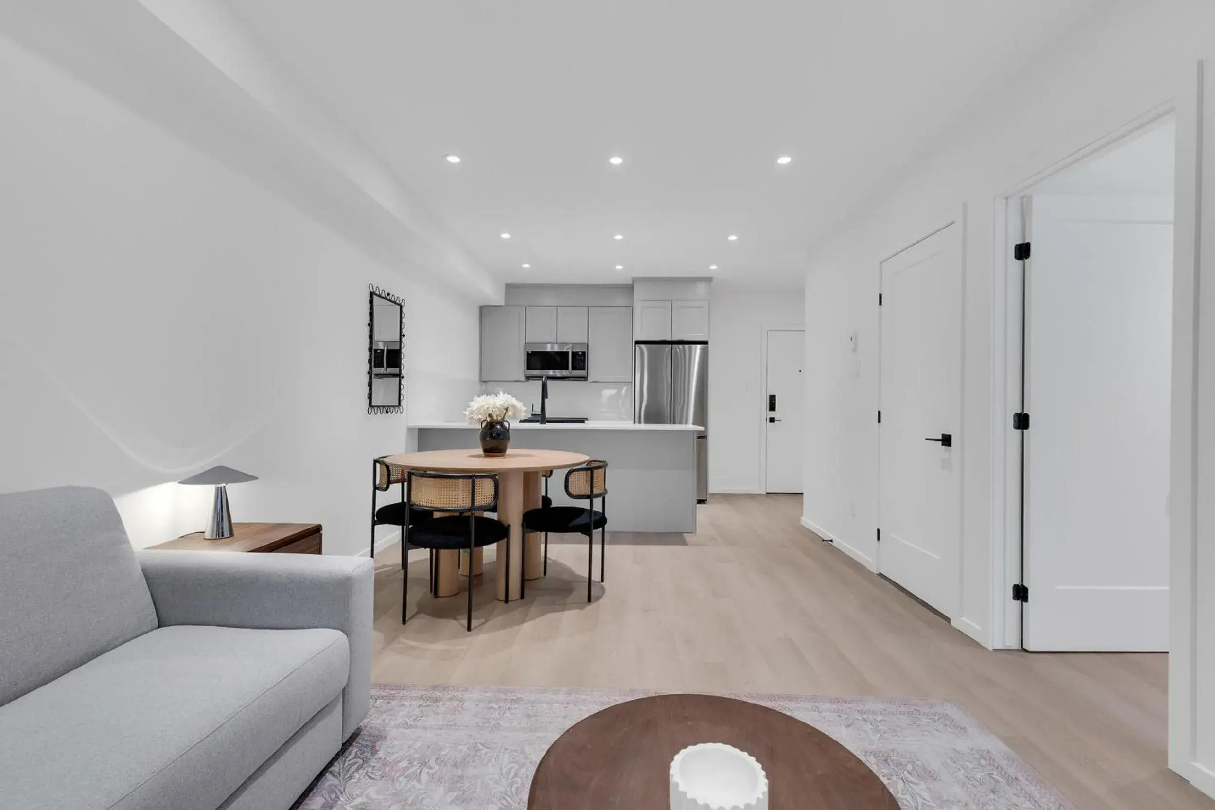 One-Bedroom Apartment in Le Victoria Midtown Mtl One-Bedroom Apartment in Le Victoria Midtown Mtl
