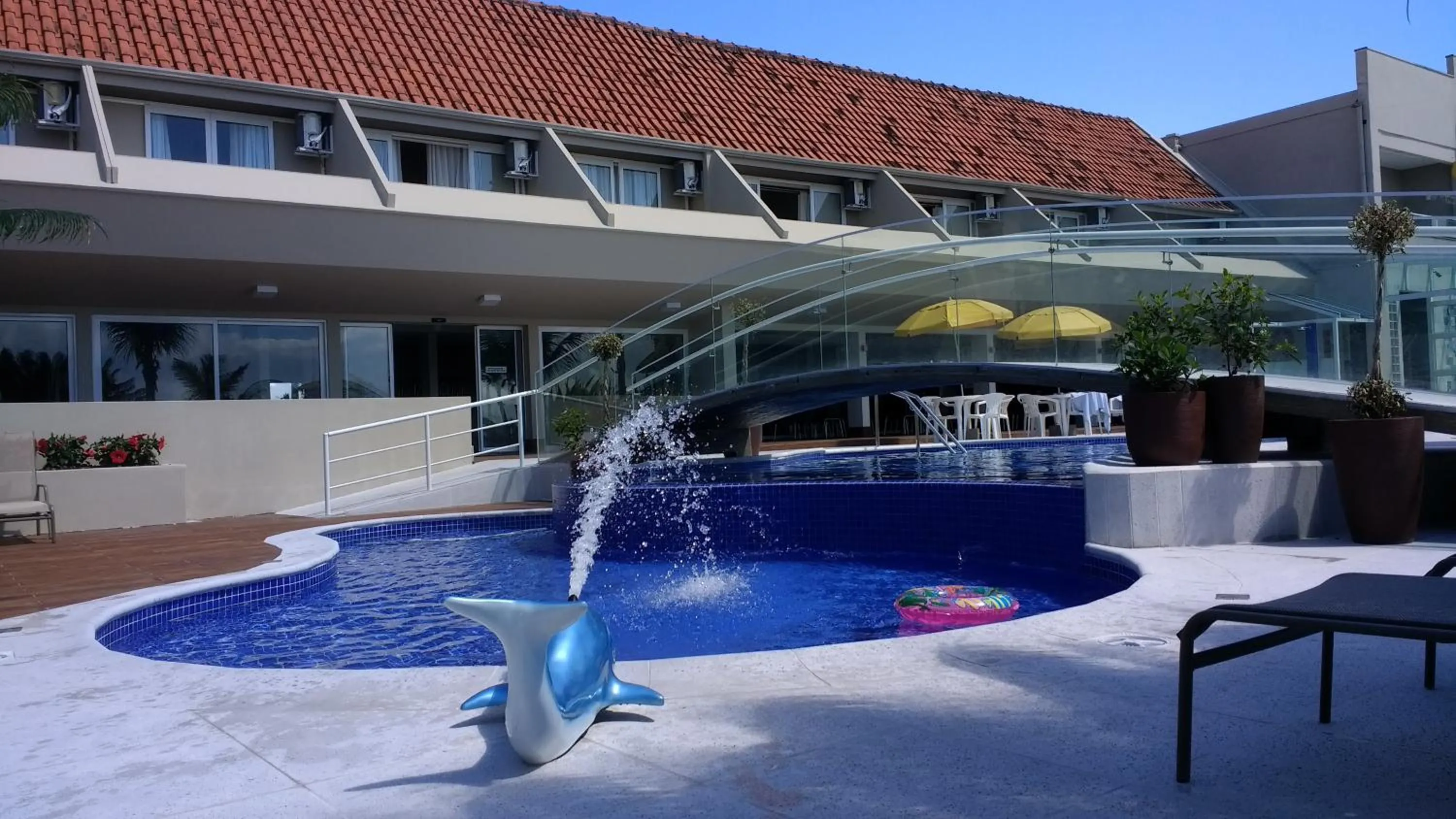 Swimming pool in Kaakupe Praia Hotel