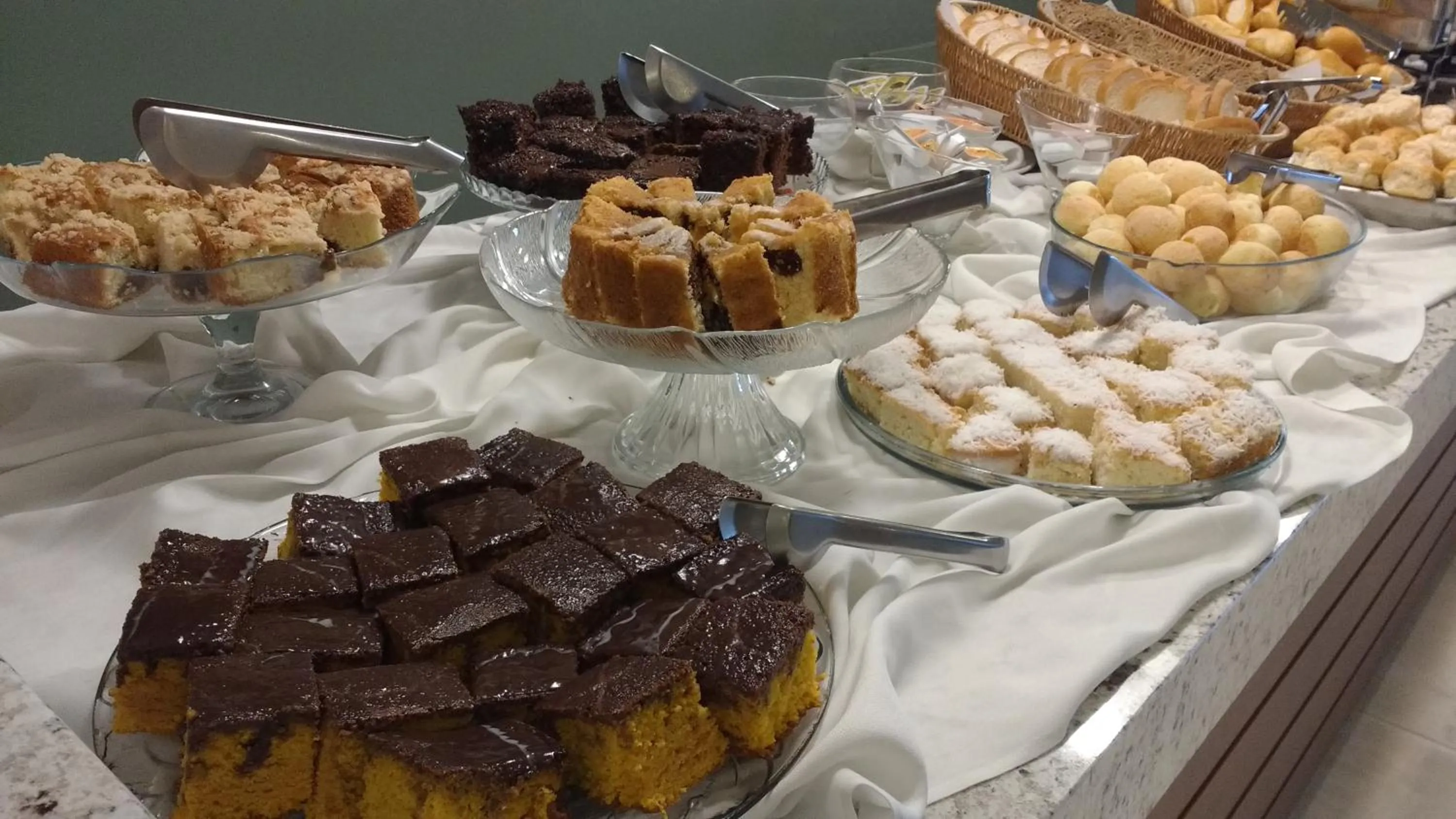 Buffet breakfast in Kaakupe Praia Hotel