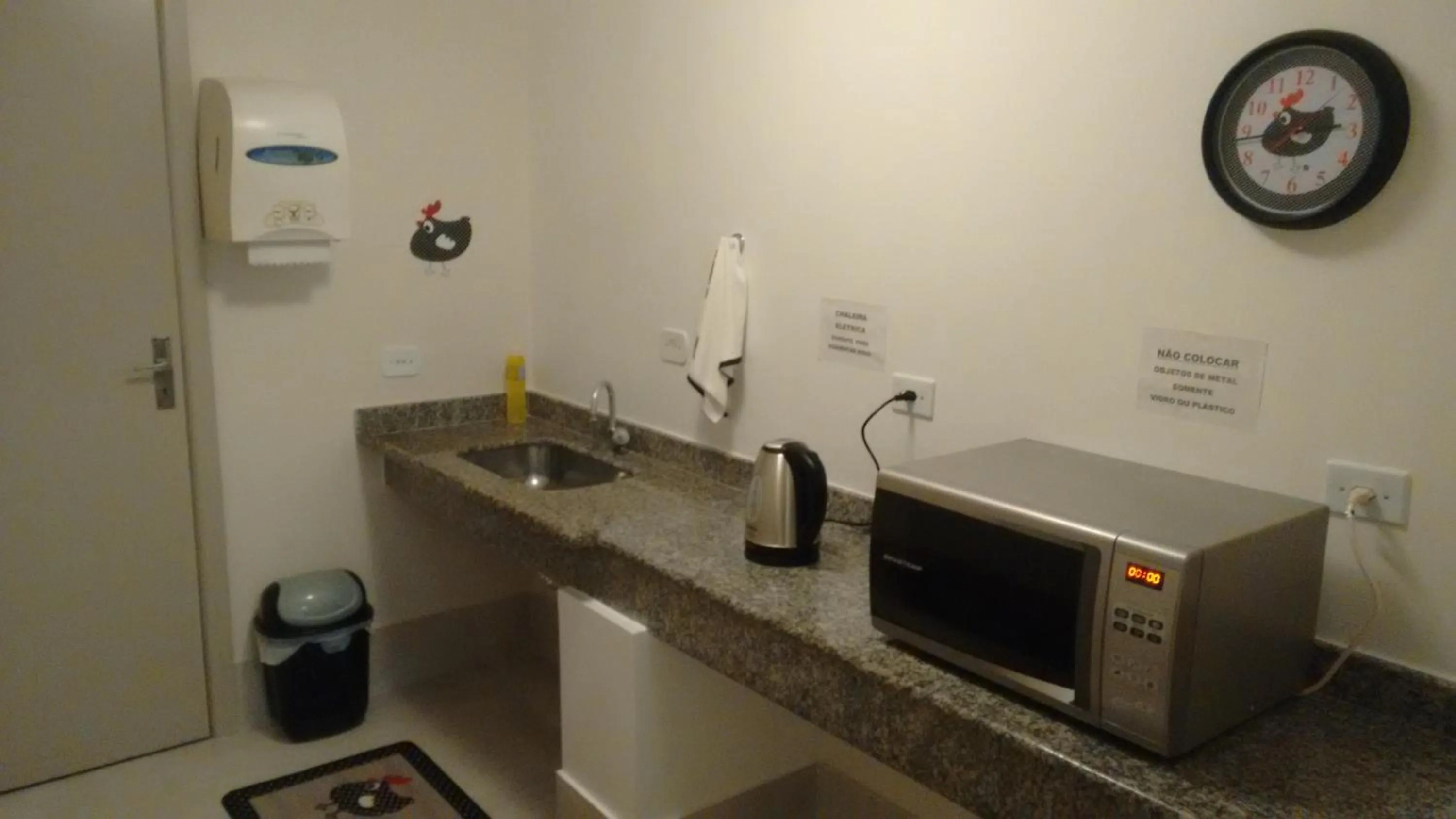 Communal kitchen in Kaakupe Praia Hotel