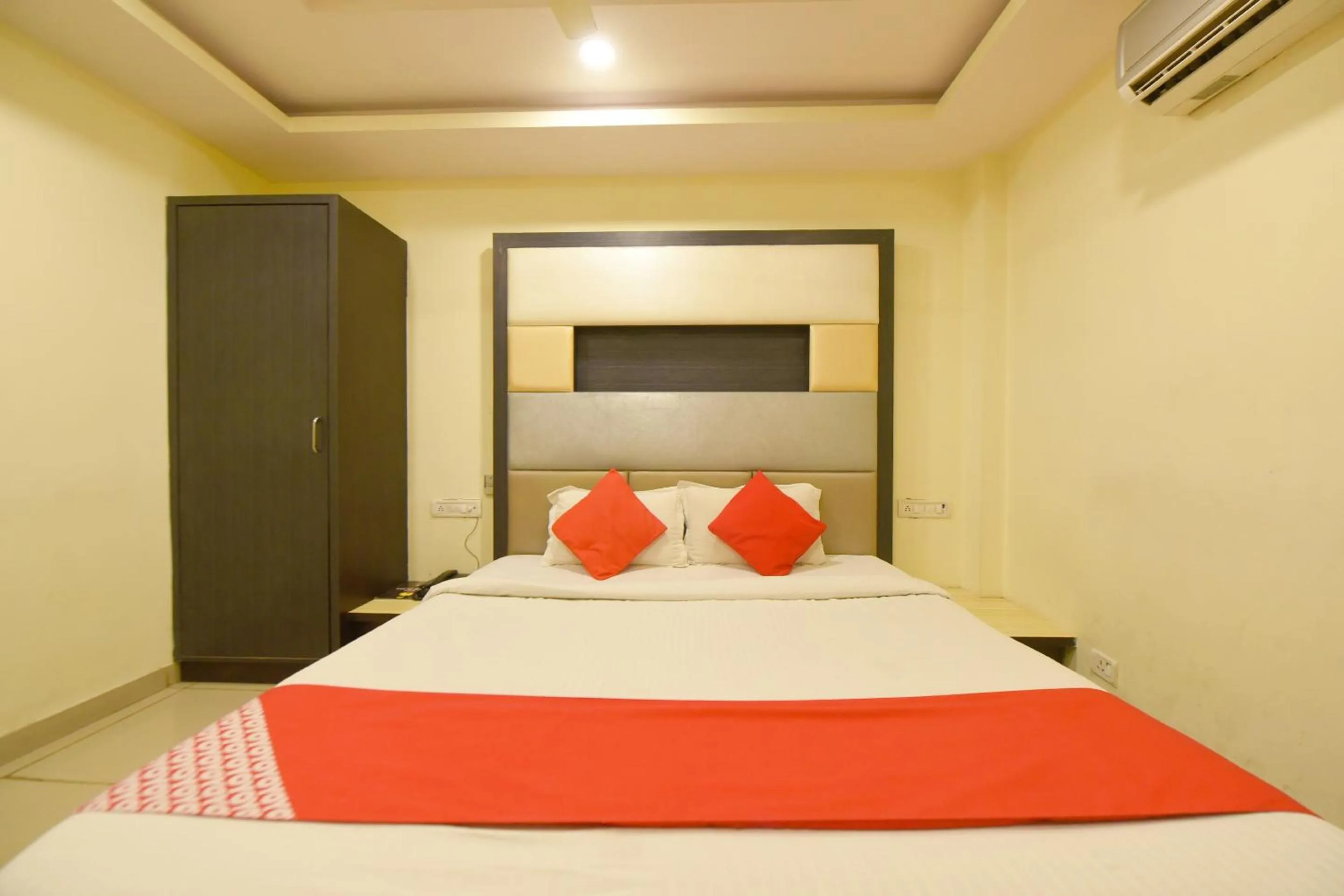 Bedroom, Bed in Collection O Tip Top