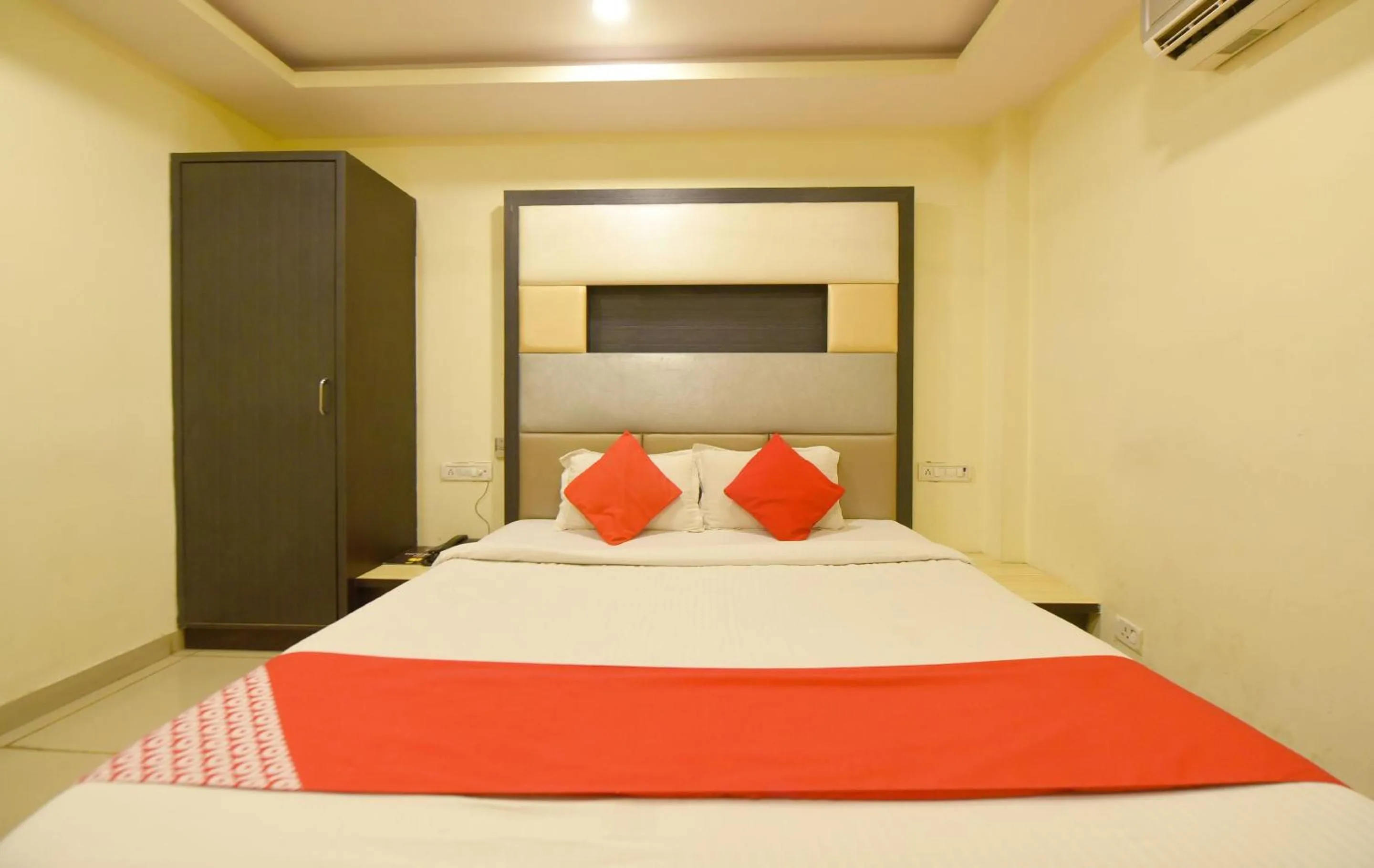 Bedroom, Bed in Collection O Tip Top