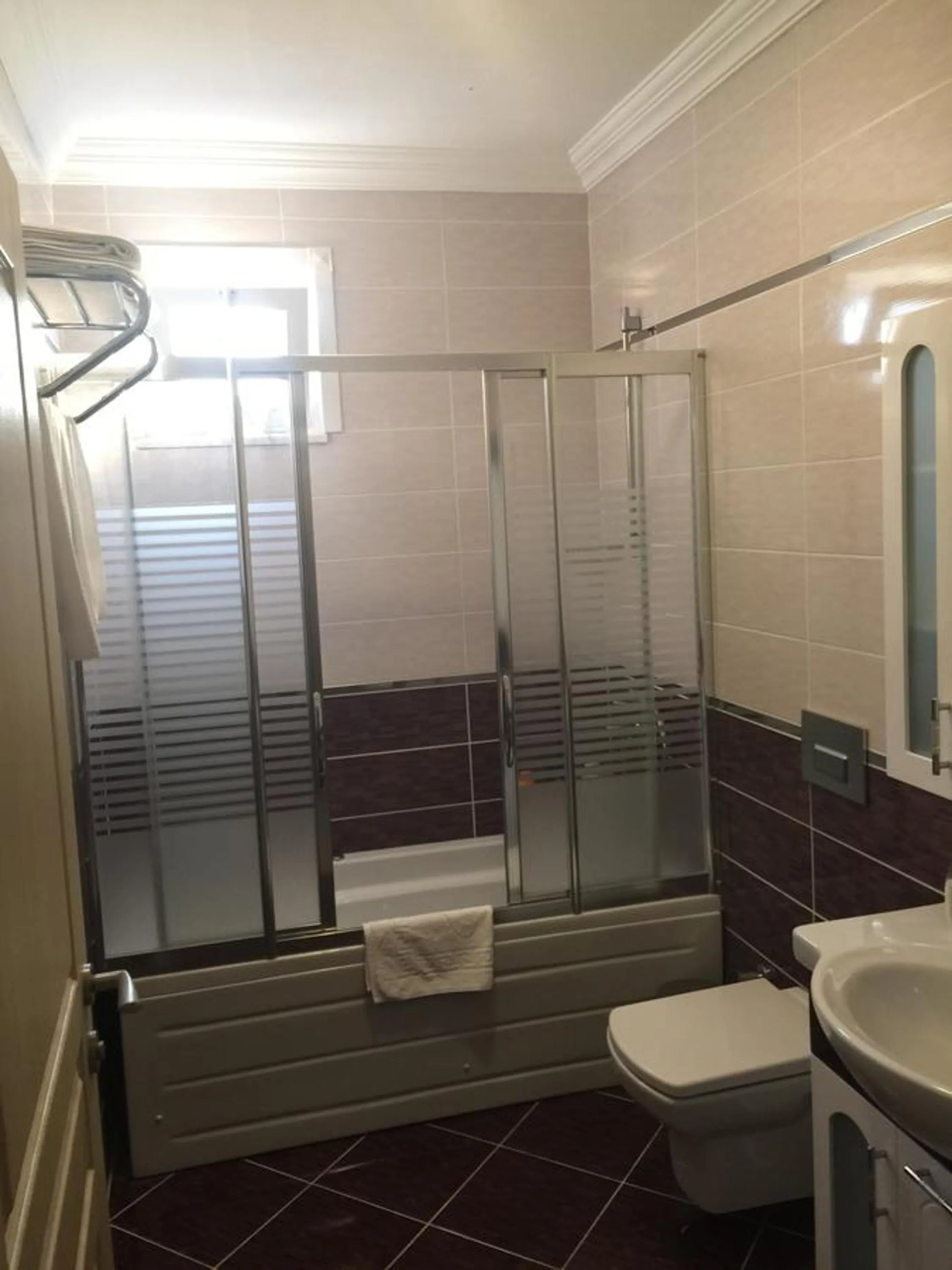 Bathroom in Geyi̇kli̇ Sunshi̇ne Hotel