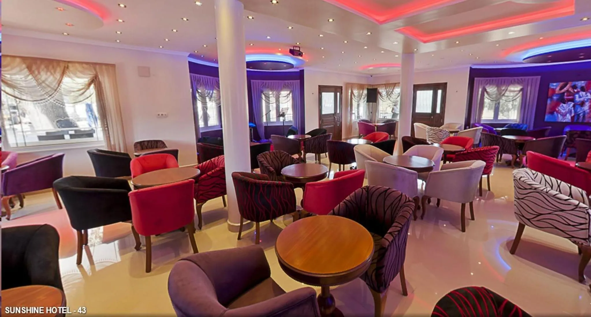 Communal lounge/ TV room in Geyi̇kli̇ Sunshi̇ne Hotel