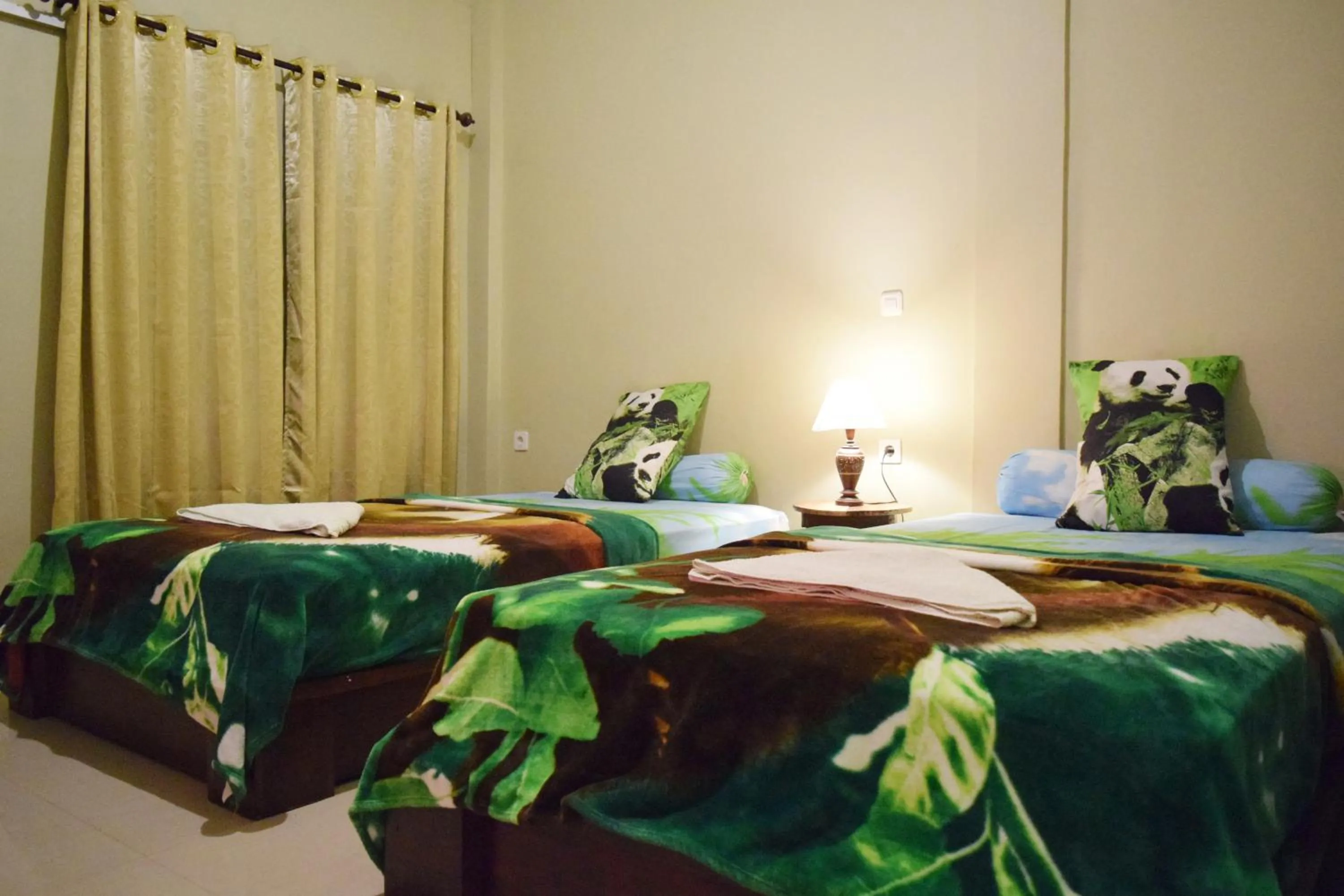 Bedroom, Bed in Panda Cottage