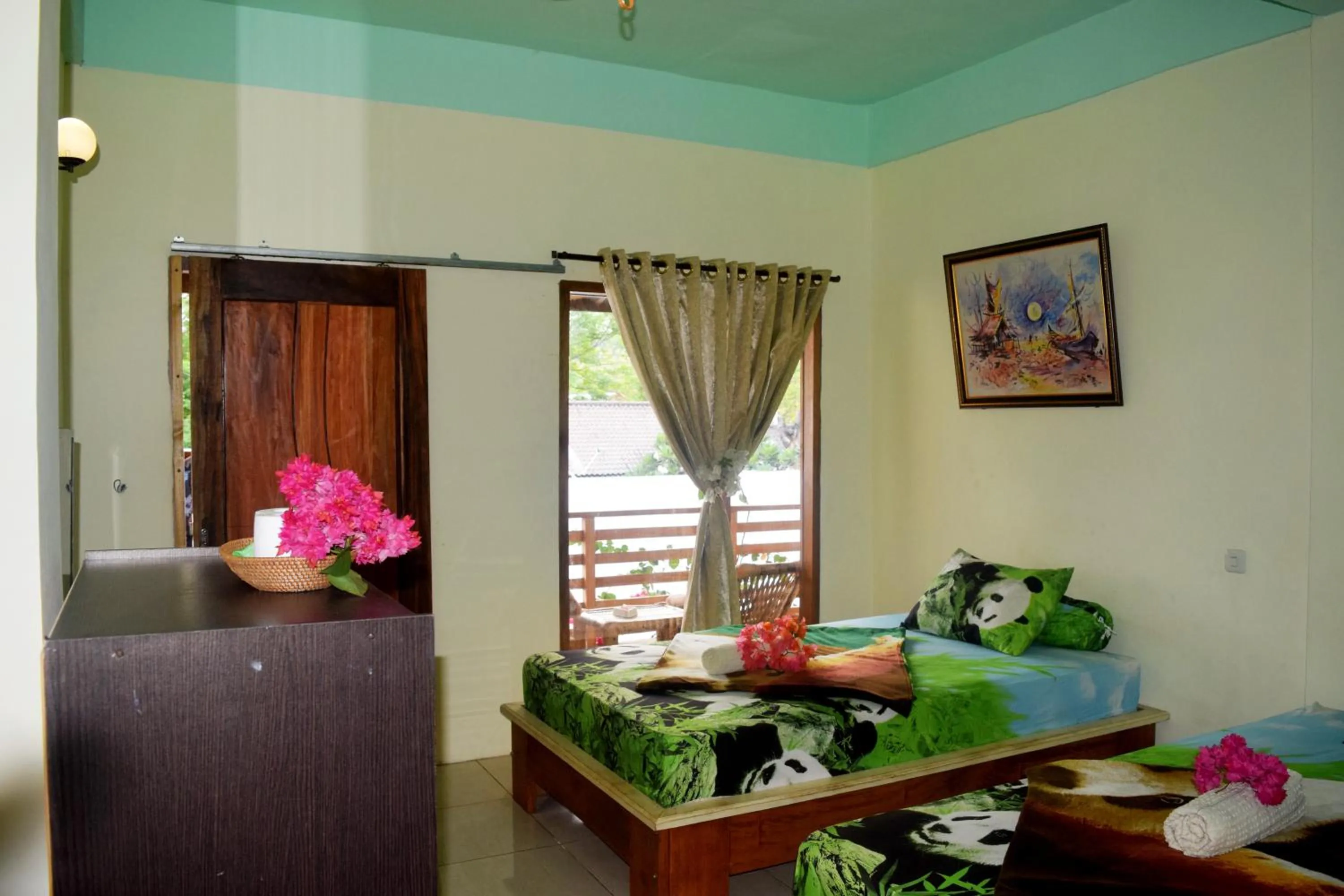 Bedroom, Bed in Panda Cottage