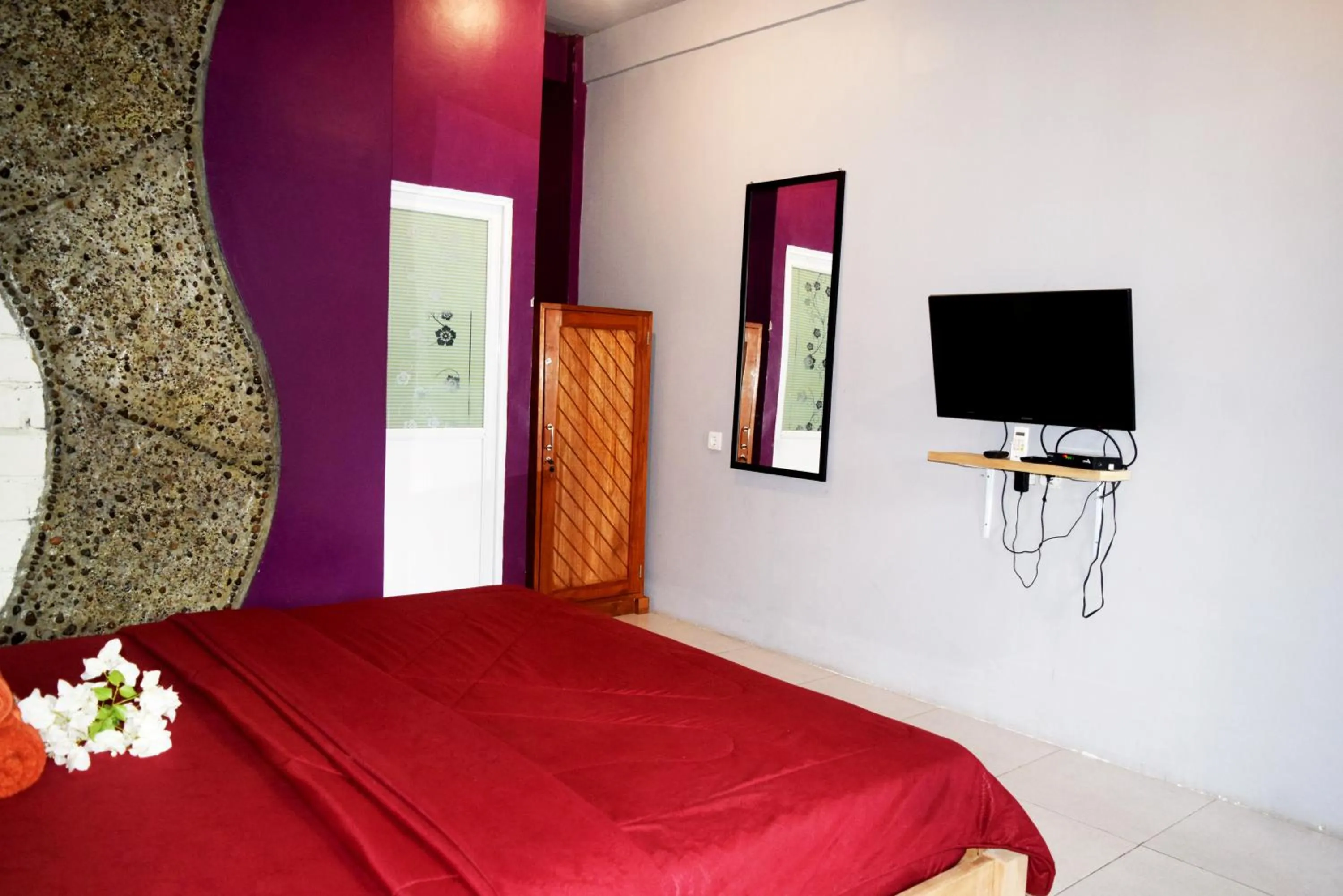 Bedroom, Bed in Panda Cottage