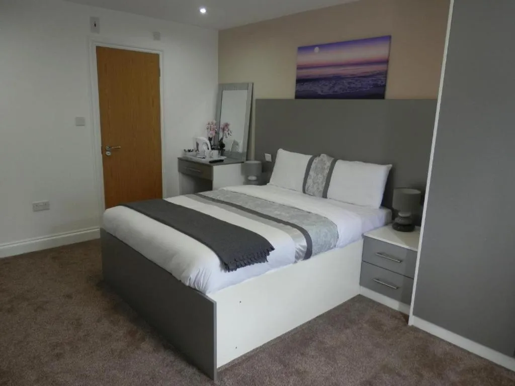 Bedroom, Bed in Heathrow Travellers Hub