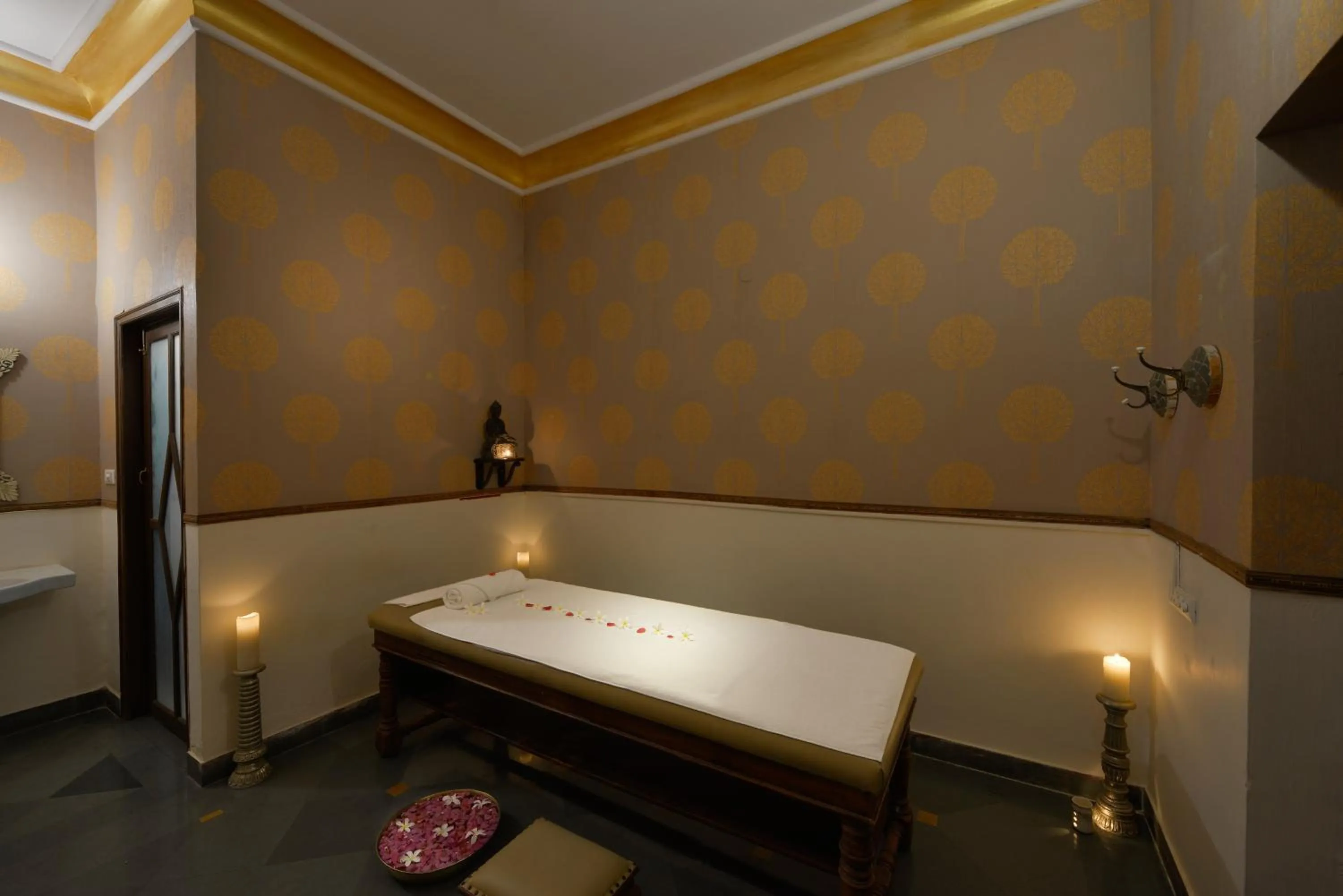 Spa and wellness centre/facilities, Bed in The Royal Retreat Resort & Spa